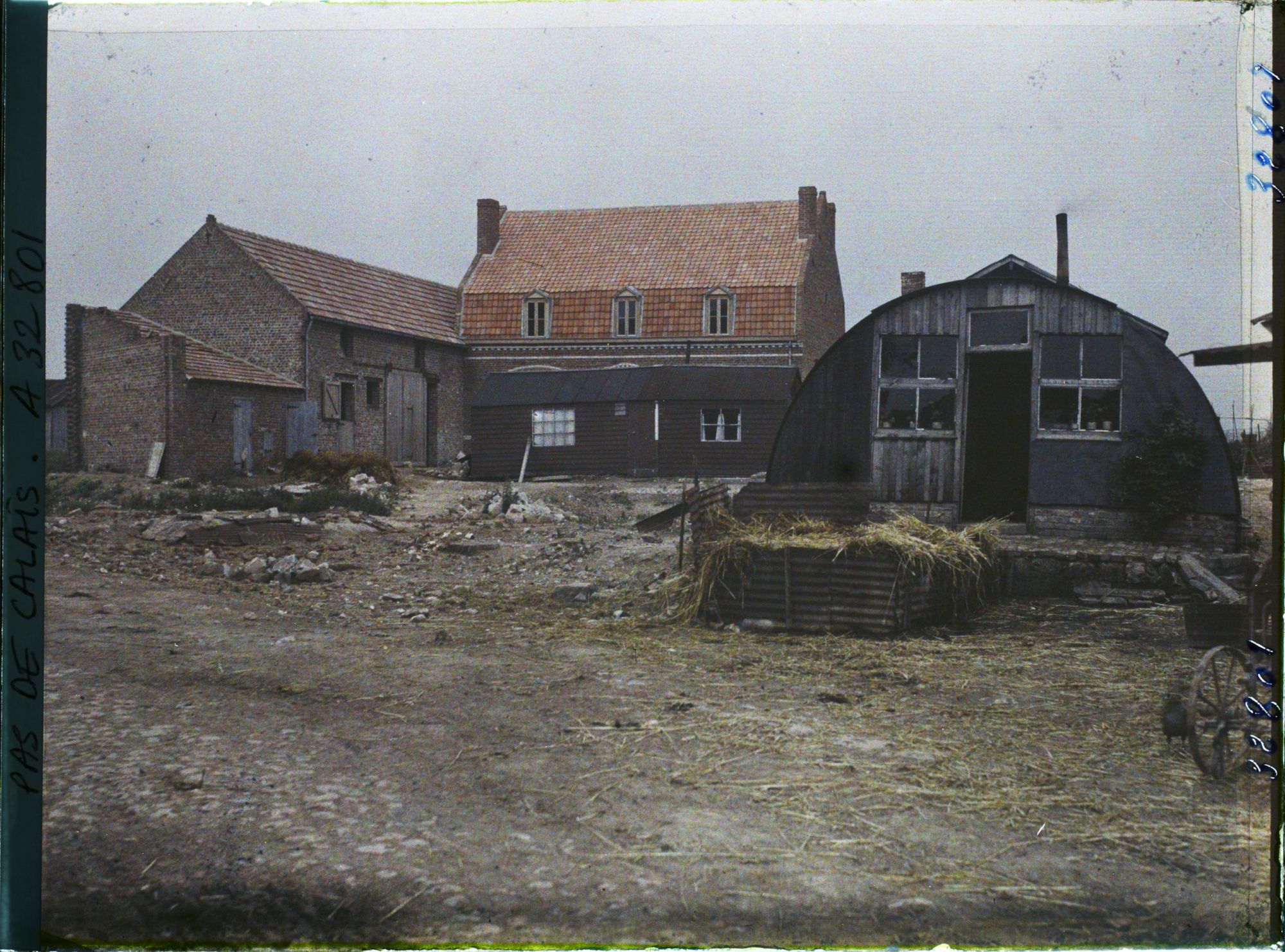 Image représentant France, Neuville St Waast, Nouvelle maison et ancien métro