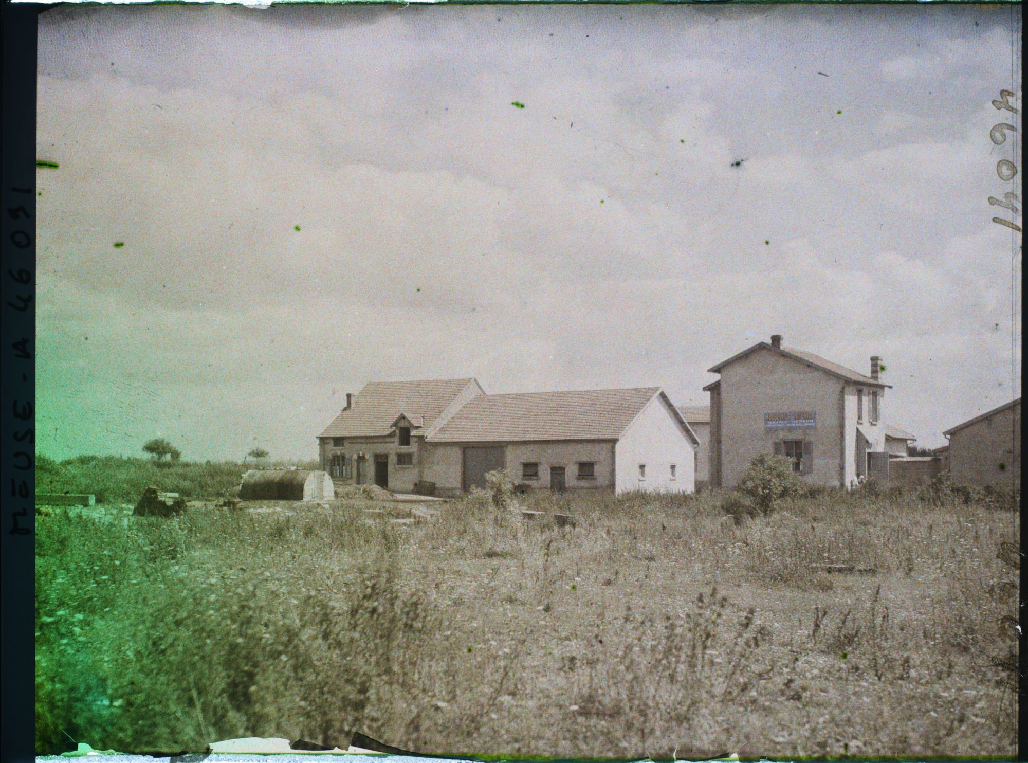 Image représentant France, Eix, Reconstructions à l'entrée du Village
