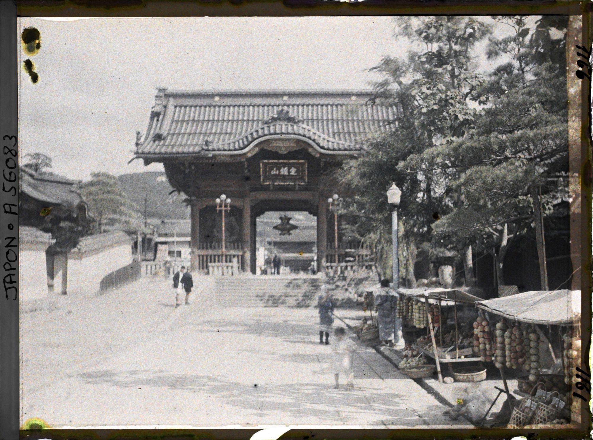 Image représentant Temple Zenko-ji : la Niômon et l'allée des marchands