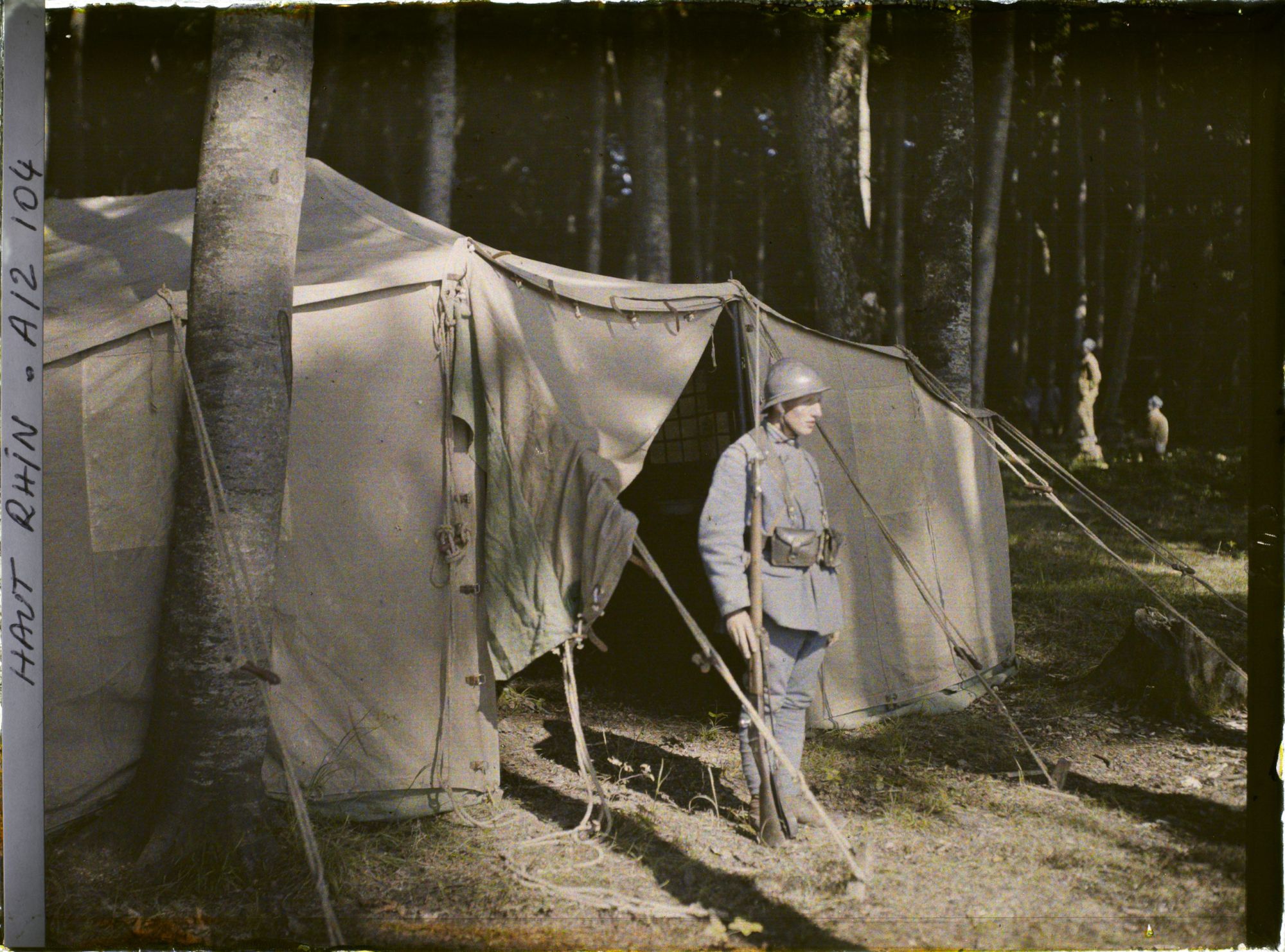 Image représentant Théâtre aux Armées, garde du vestiaire