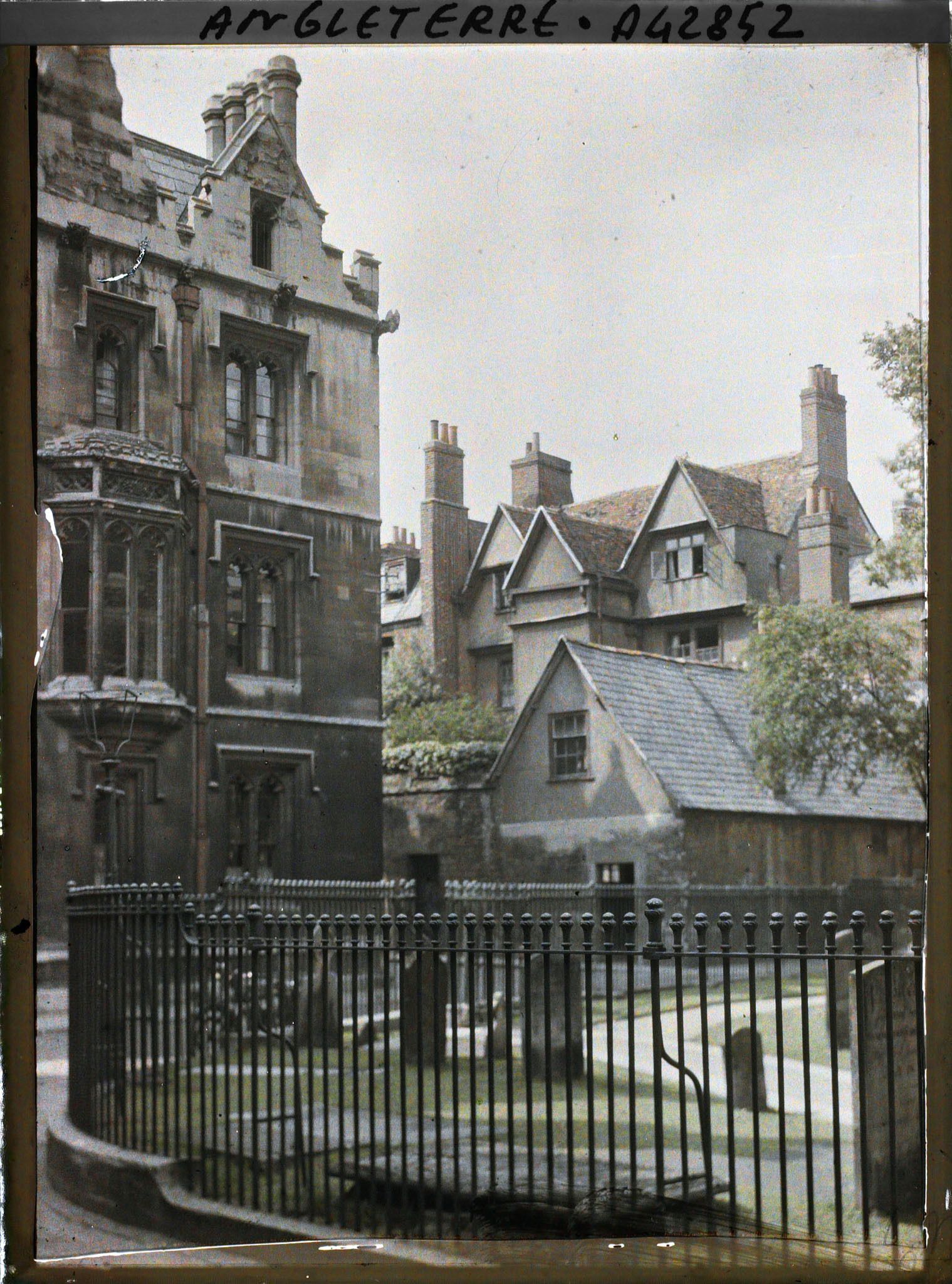 Image représentant Une partie de Pembroke College près du cimetière de l'église St Aldates