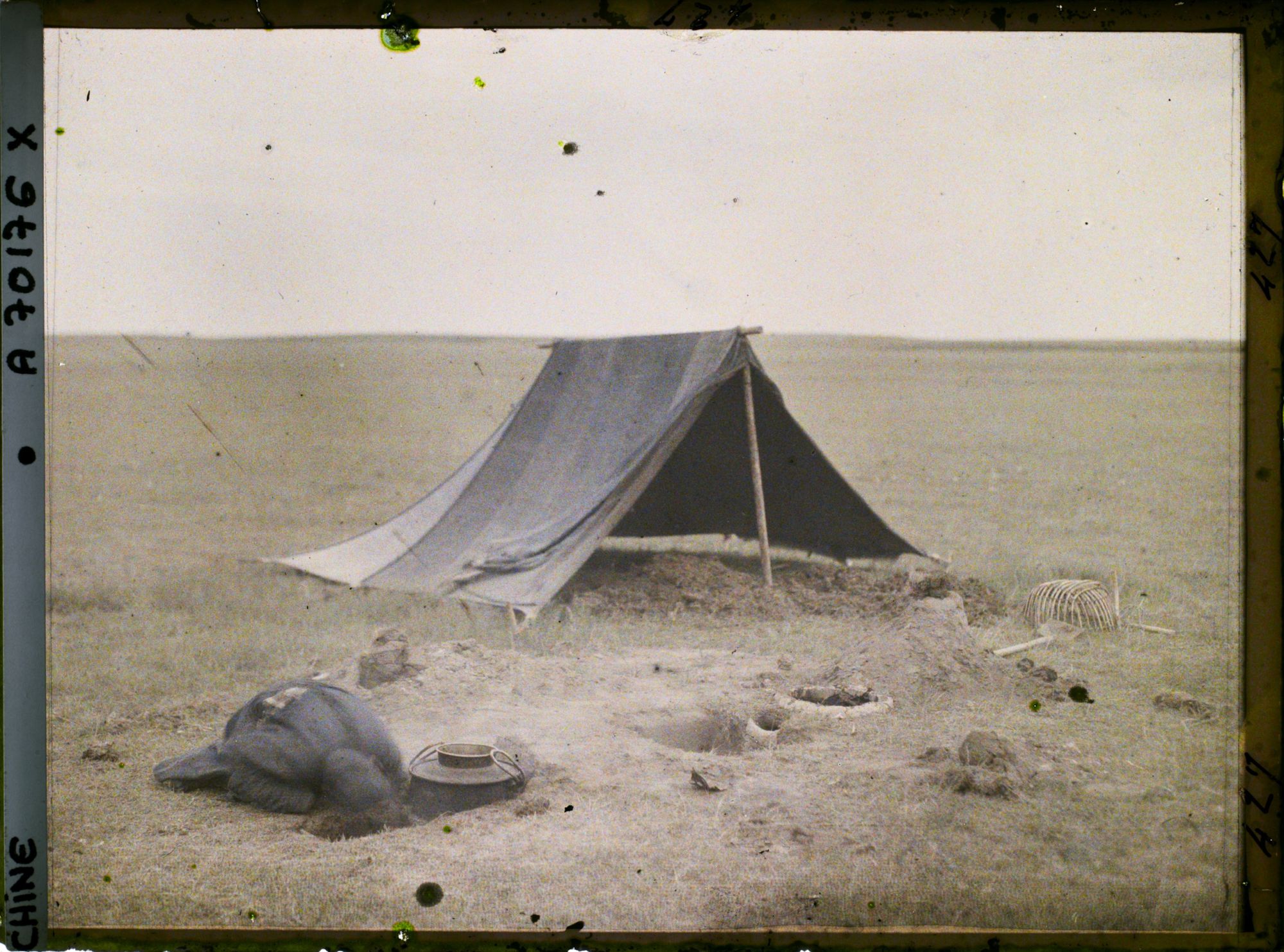 Image représentant Dans la steppe, une tente de voyage