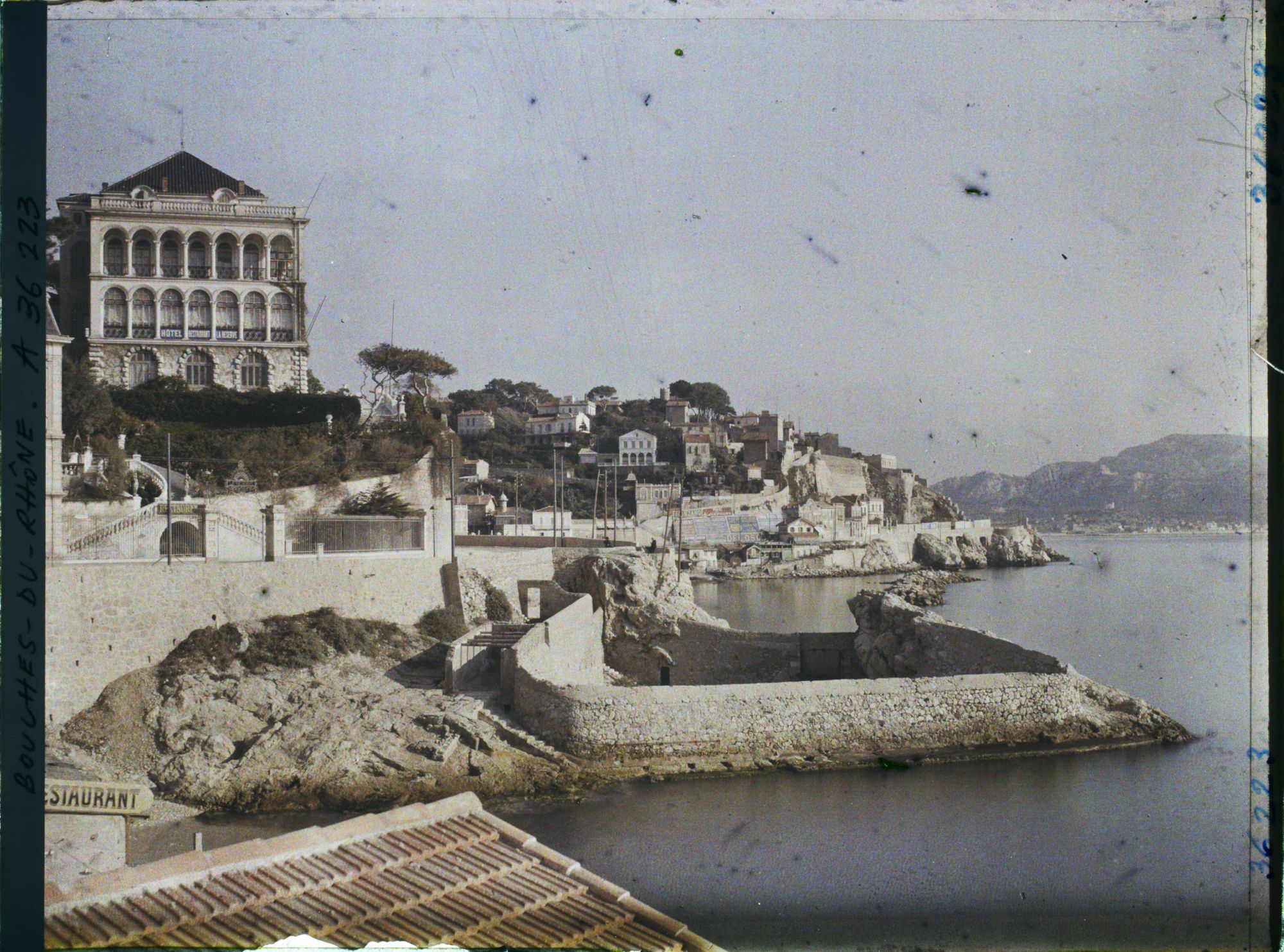 Image représentant Le restaurant-palace La Réserve, anse de l'Oriol