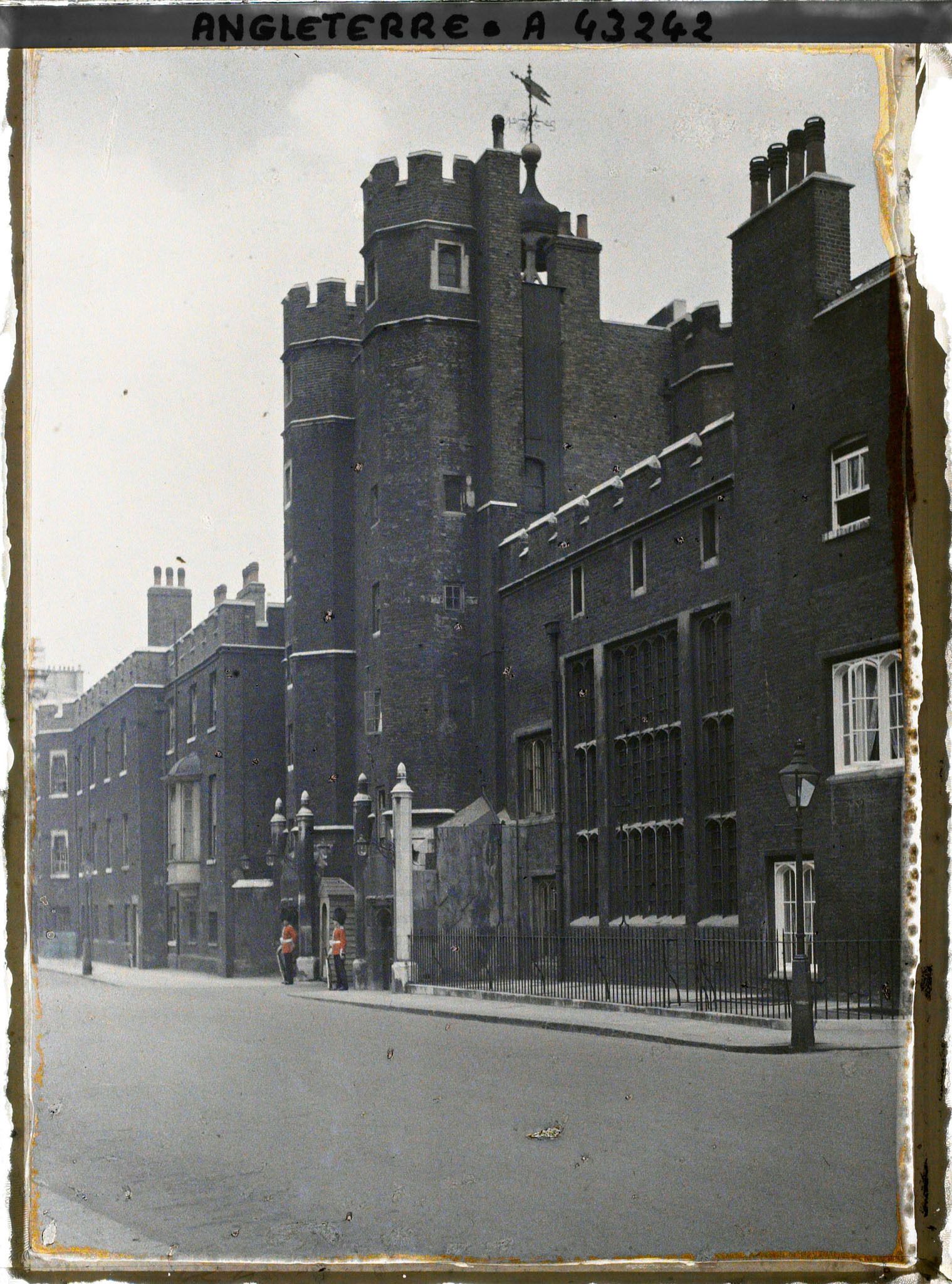 Image représentant Saint James Palace et le square