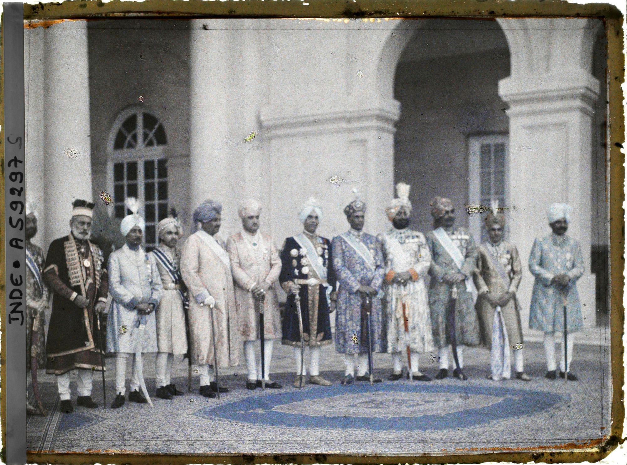 Image représentant Portrait de groupe lors du jubilé célébrant les cinquante ans de règne du maharaja Jagatjit Singh - Seconde partie des festivités, réservée aux princes indiens