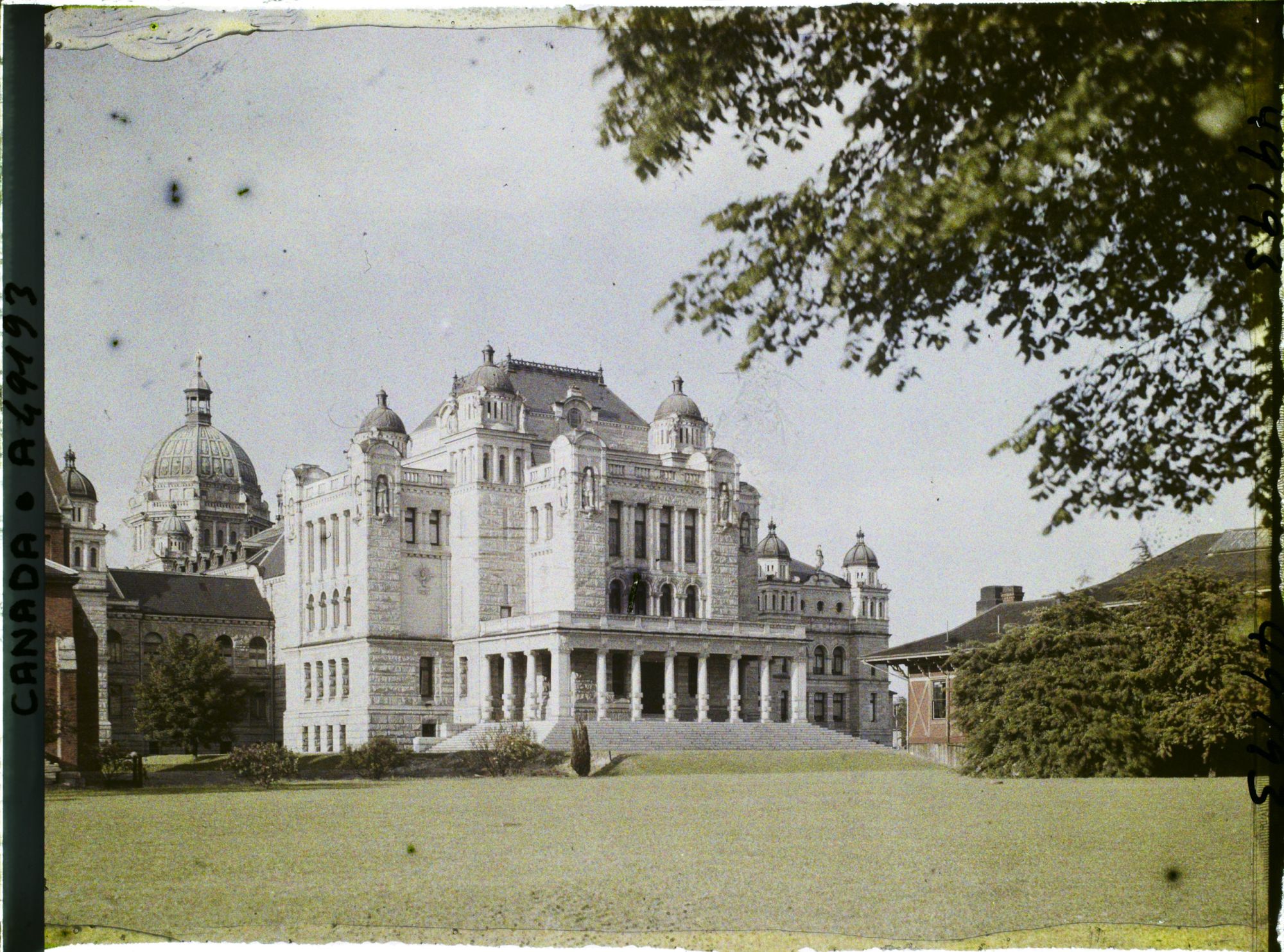 Image représentant Canada, Victoria, Le Parlement façade postérieure