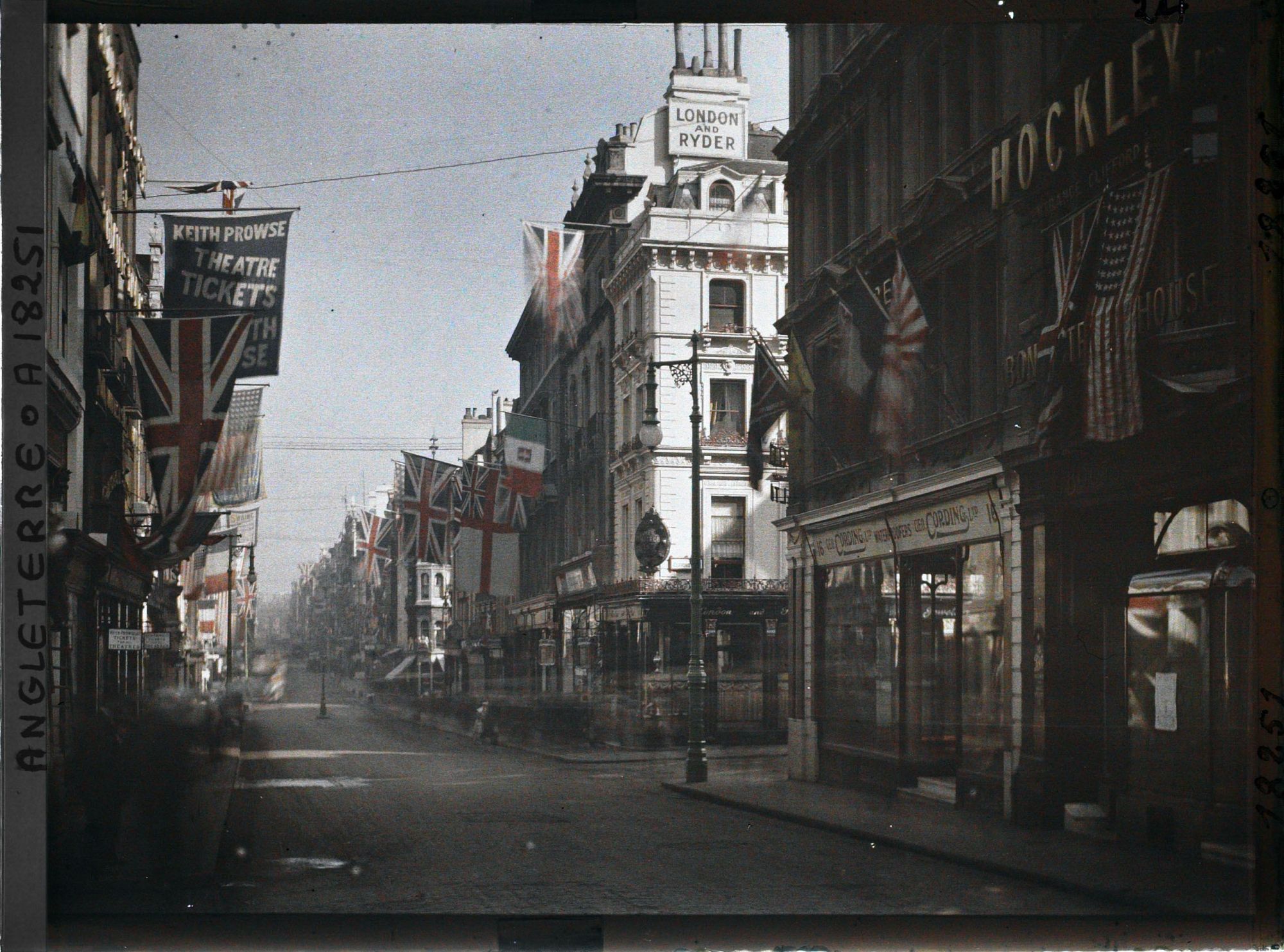 Image représentant Carrefour entre New Bond street et Clifford street