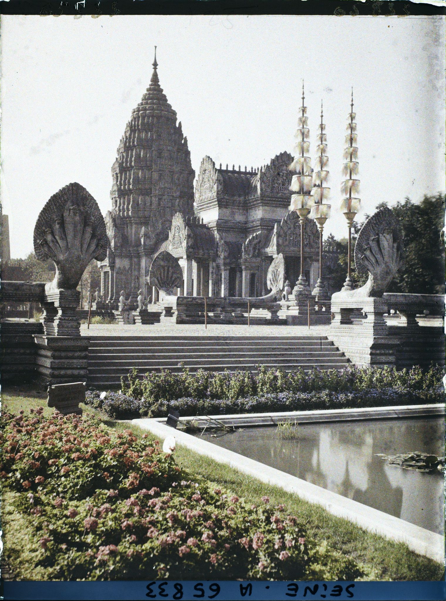 Image représentant L'Exposition Coloniale Internationale de 1931, le pavillon de gauche du temple d'Angkor Vat