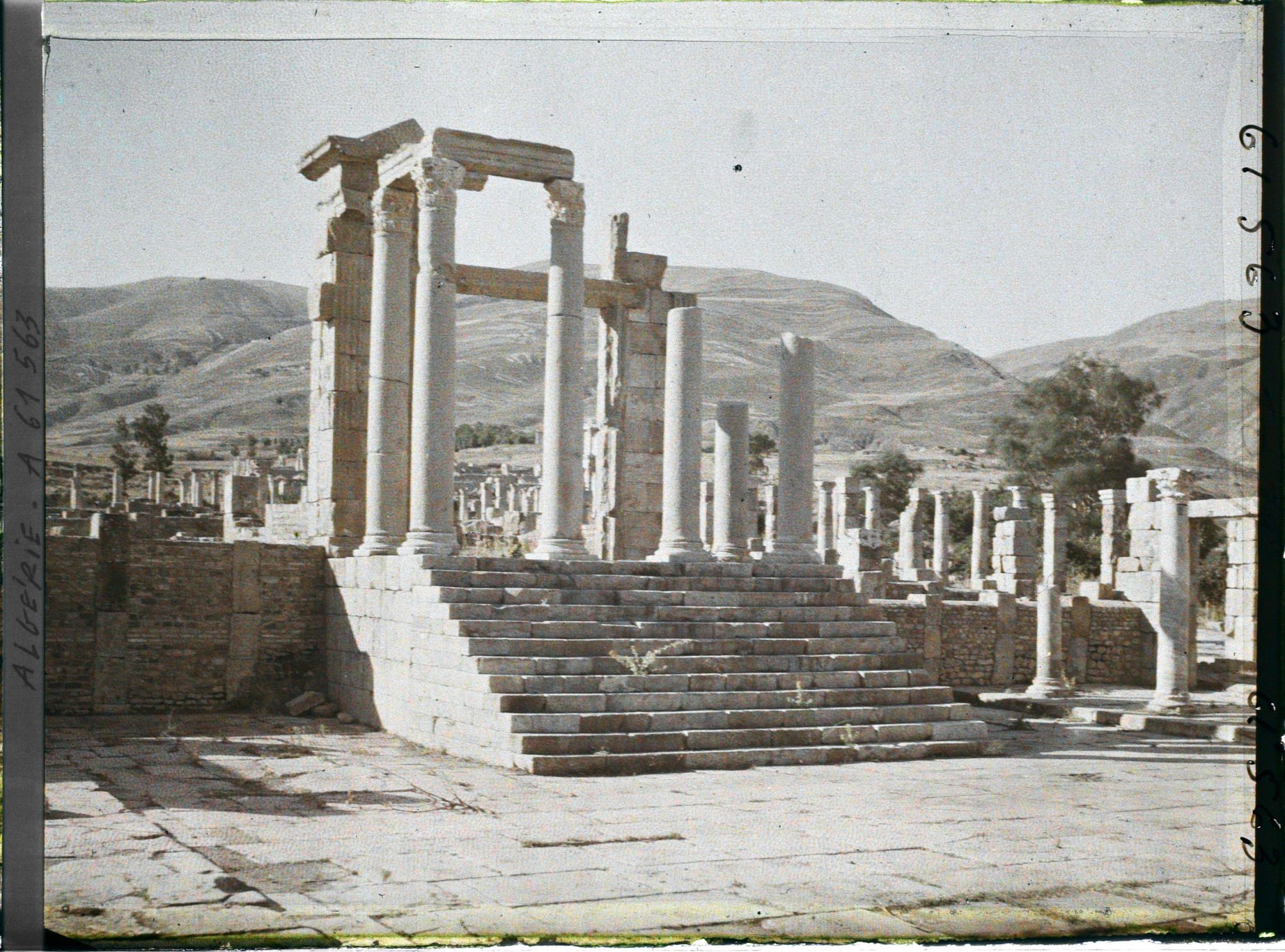 Image représentant Le Temple de Venus Genetrix, vestiges de la cité antique Cuicul