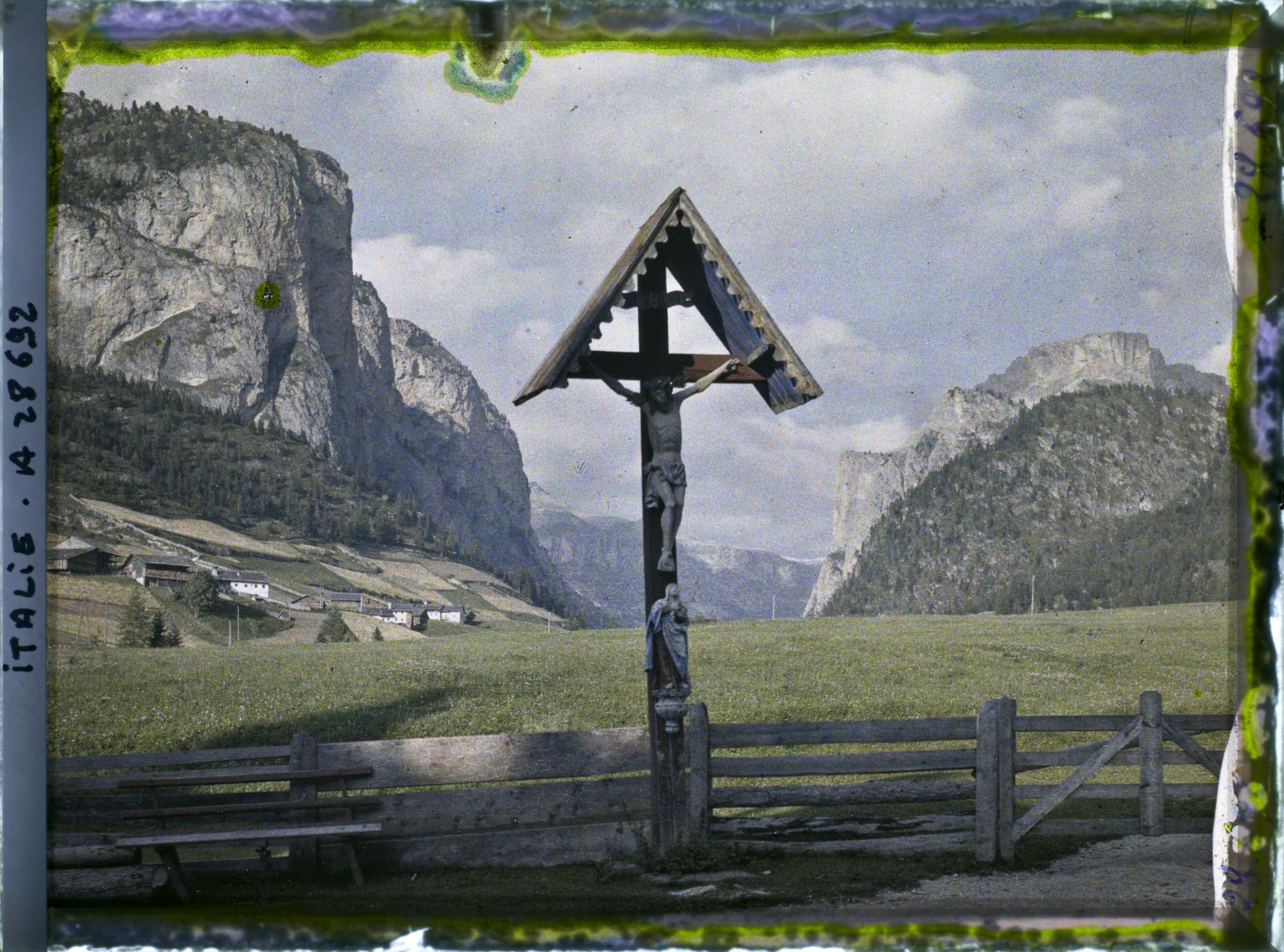 Image représentant Entrée de la Vallunga (Langental) ou Vallelunga (la longue vallée) sur les hauteurs du village