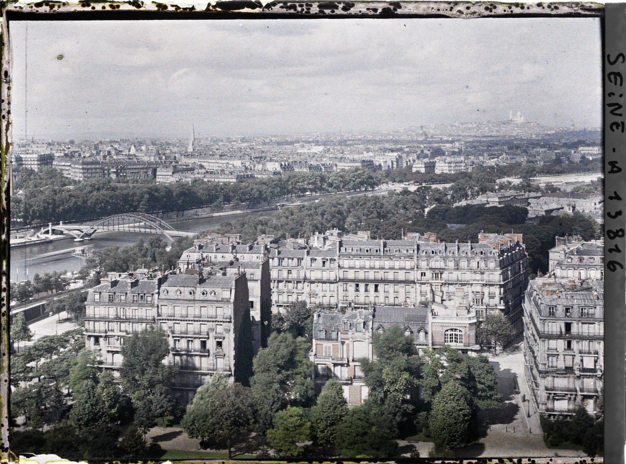 Image représentant Panorama pris de la tour Eiffel sur le quai Branly