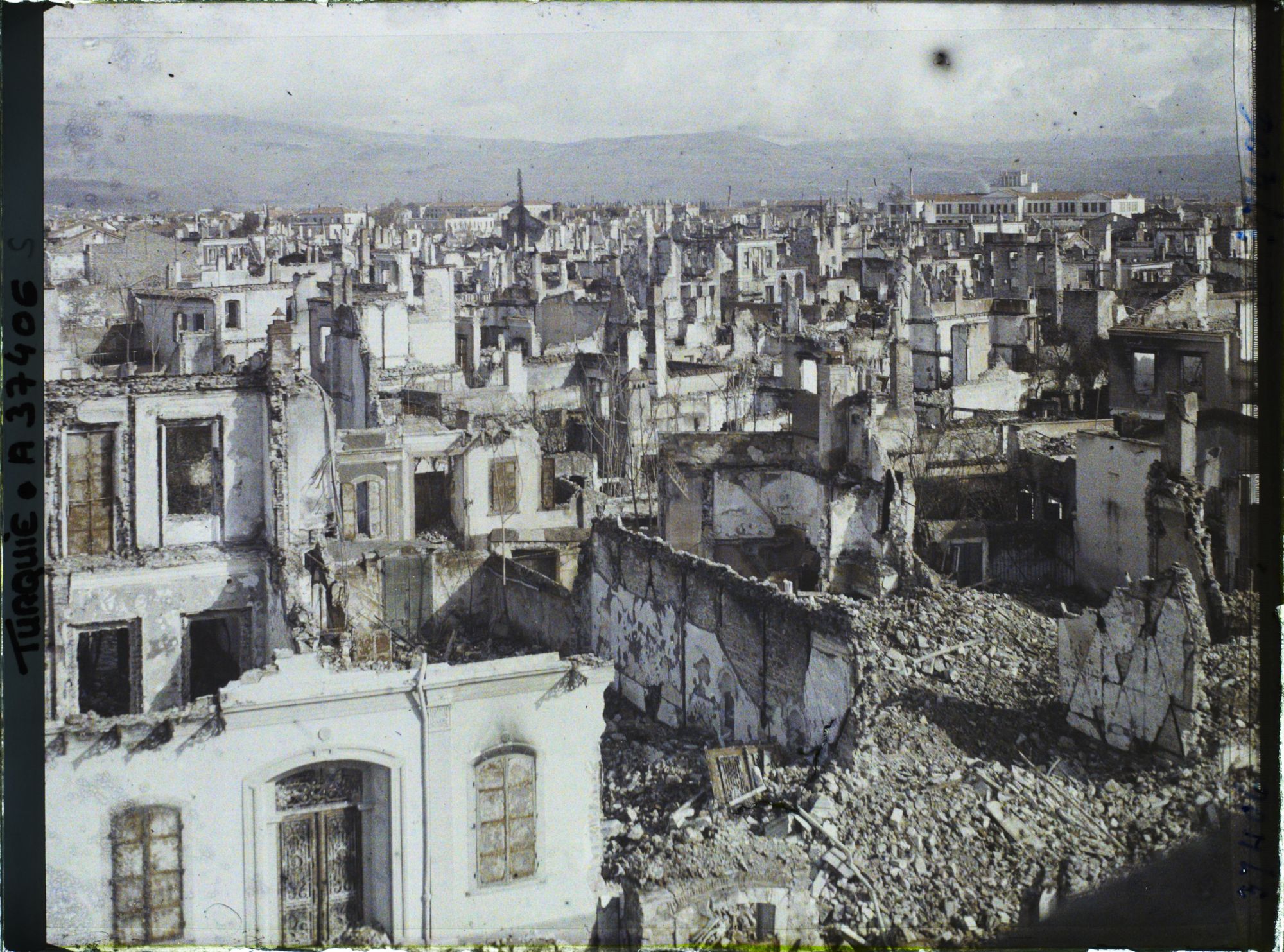 Image représentant Turquie, Smyrne, Incendie de Smyrne en Septembre 1922, autre Vue générale s/ les mêmes Quartiers