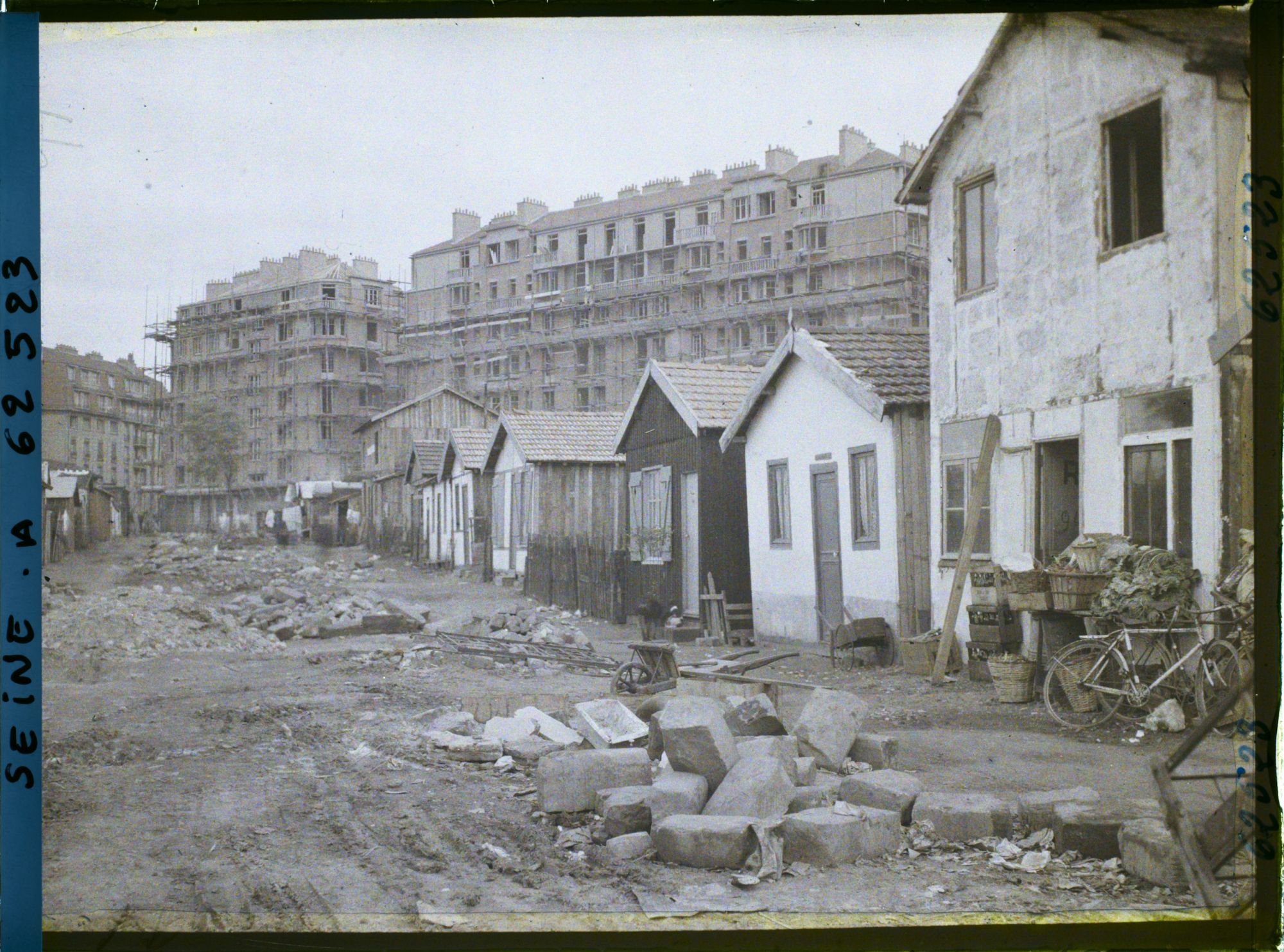 Image représentant Transformation de la " Zone ", à l'emplacement des anciennes fortifications entre les portes de Clignancourt et de Saint-Ouen