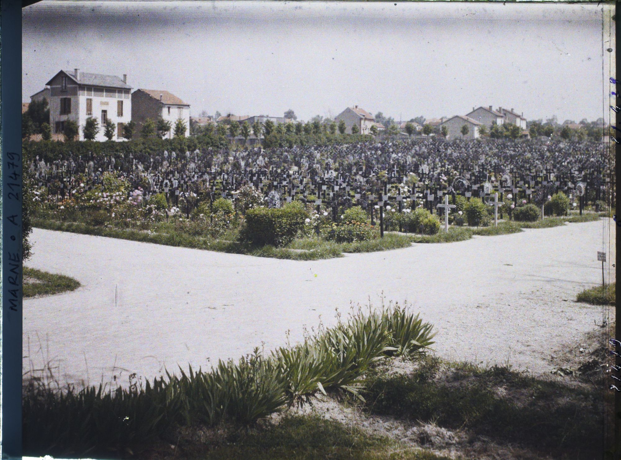Image représentant France, Chalons s/Marne, Cimetière, ensemble de l'entrée