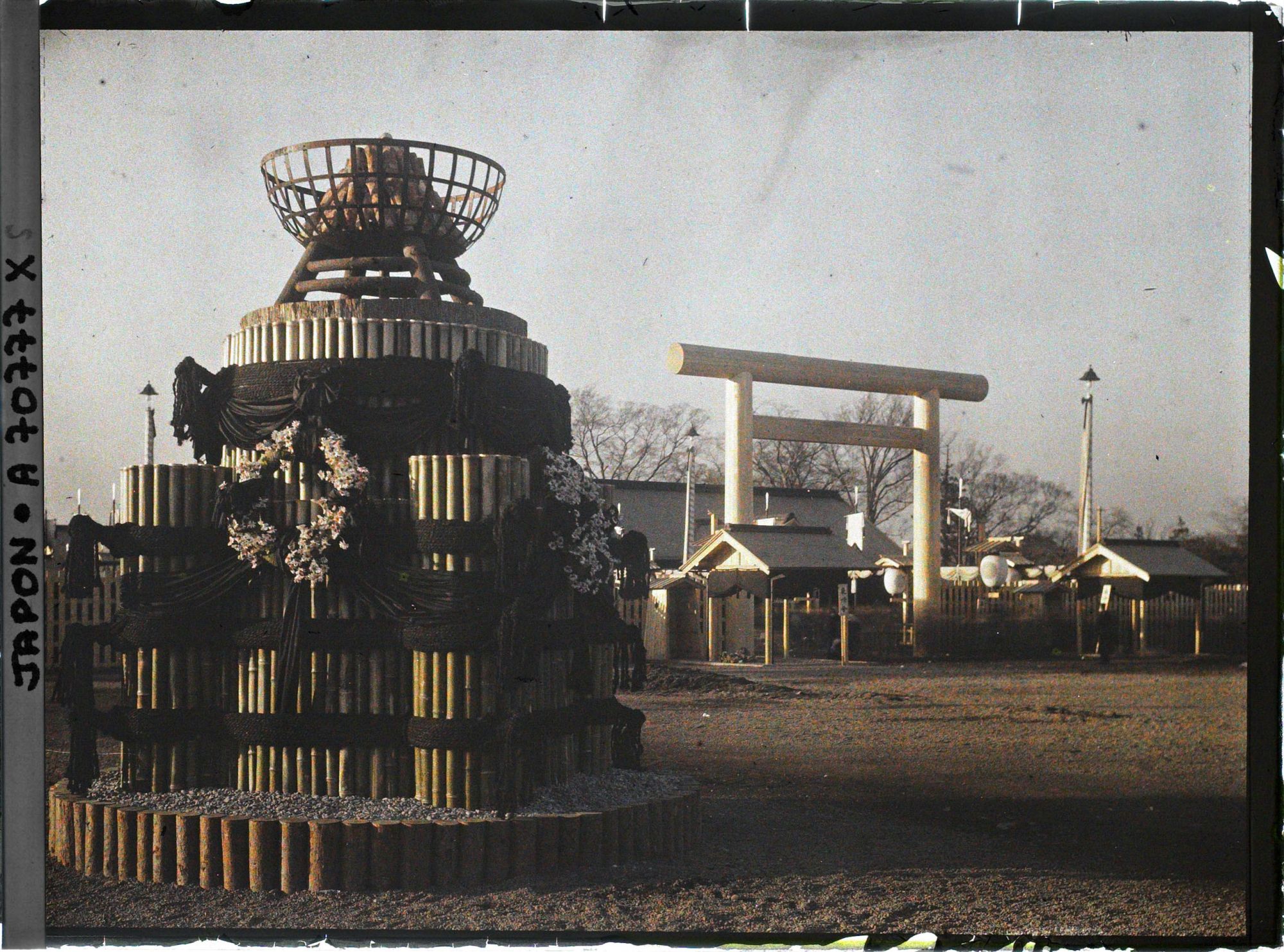 Image représentant Funérailles de l'Empereur Taisho-Tenno (Yoshihito), Shinjuku Gyoen (Parc Impérial de Shinjuku), sanctuaire