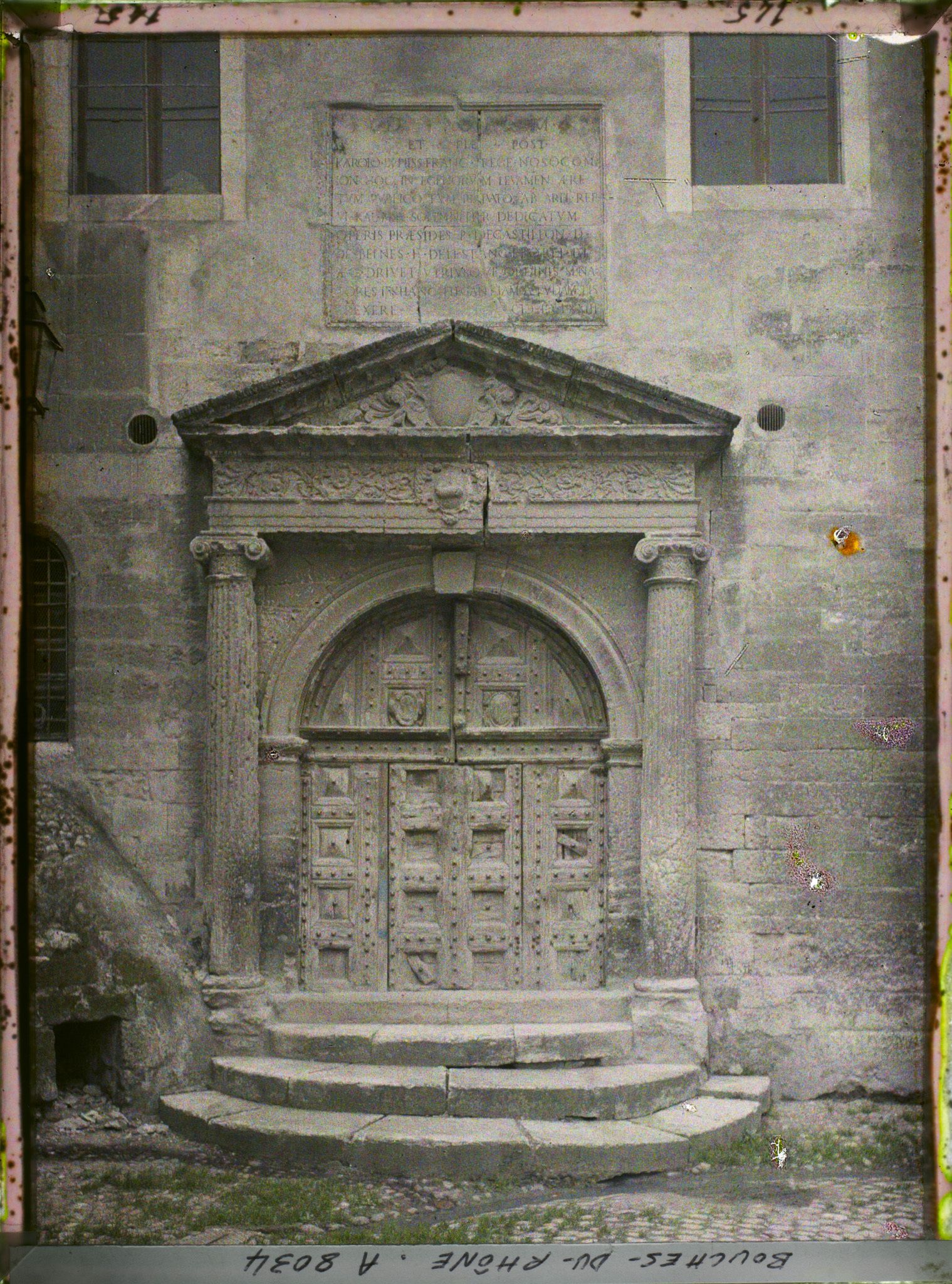 Image représentant Le portail de la chapelle de l'Hôpital, au 13 rue Dulau