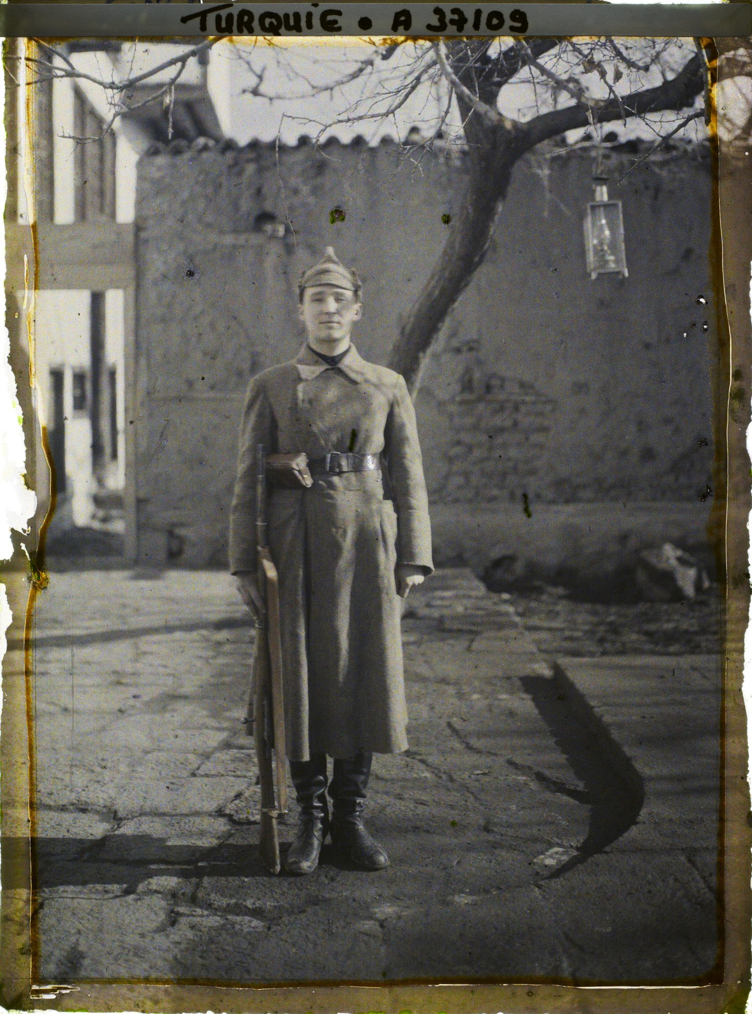 Image représentant Un garde de l'Ambassade de la République des soviets, jour de la création de l'URSS