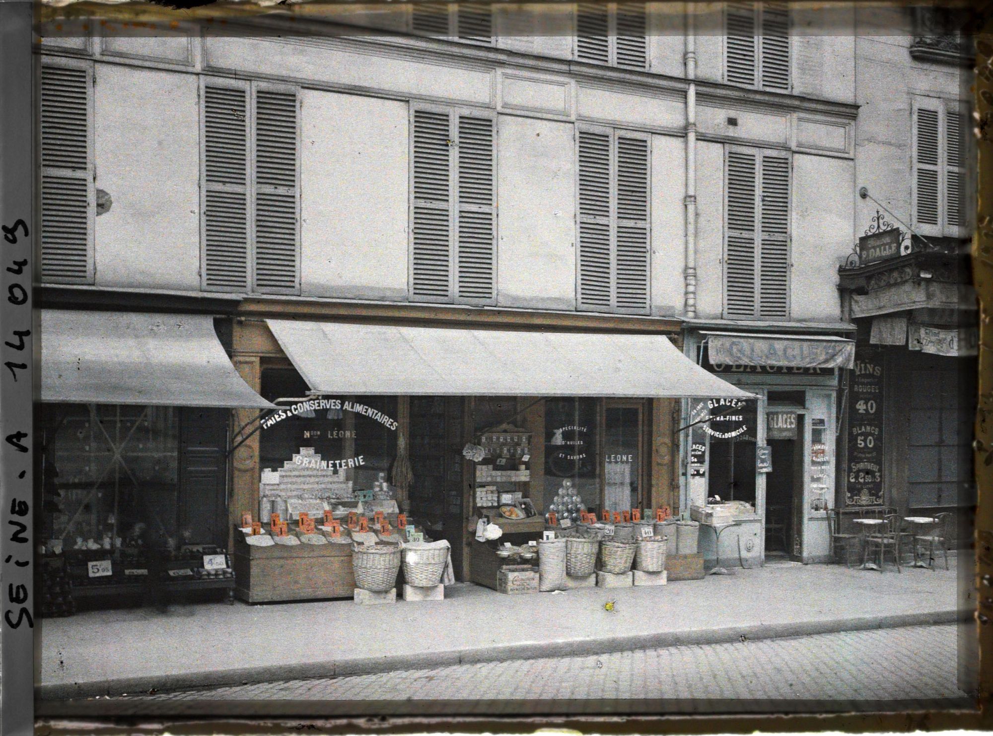 Image représentant Magasin d'alimentation 54 rue Godefroy-Cavaignac. Immeuble aux fenêtres fermées