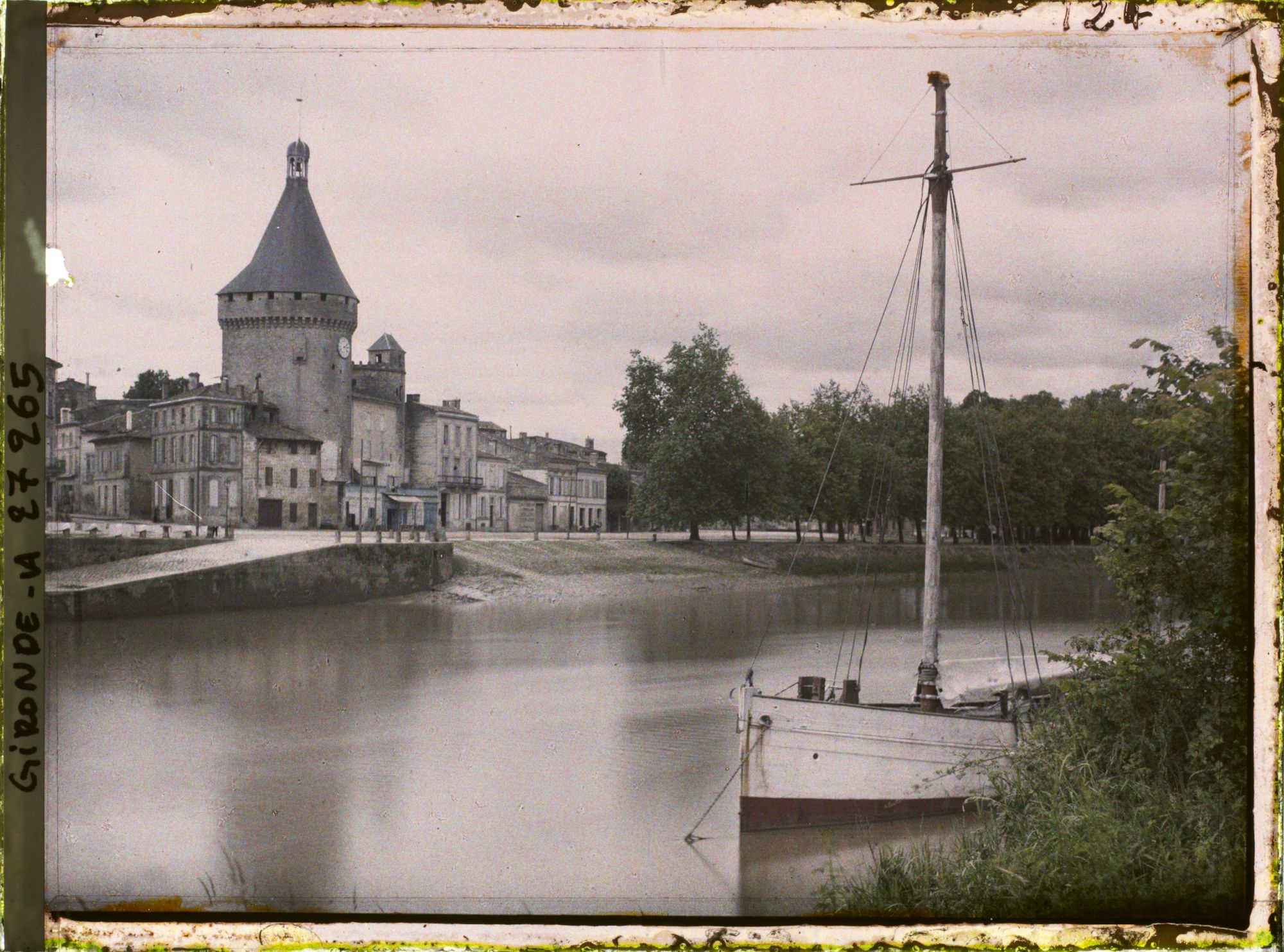 Image représentant France, Libourne, Les bords de la Dordogne