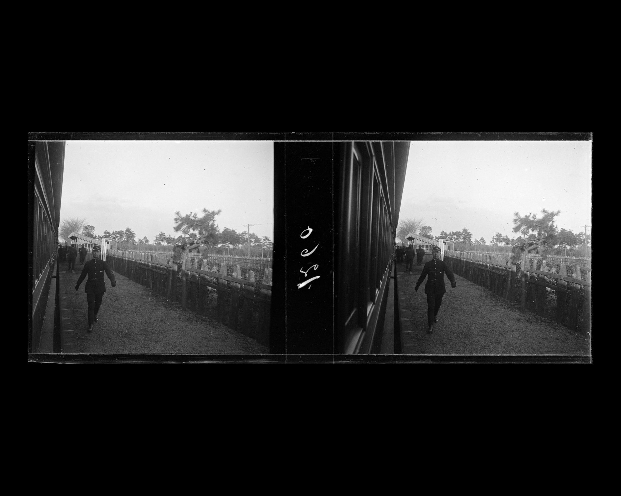 Image représentant Le train arrêté dans une station