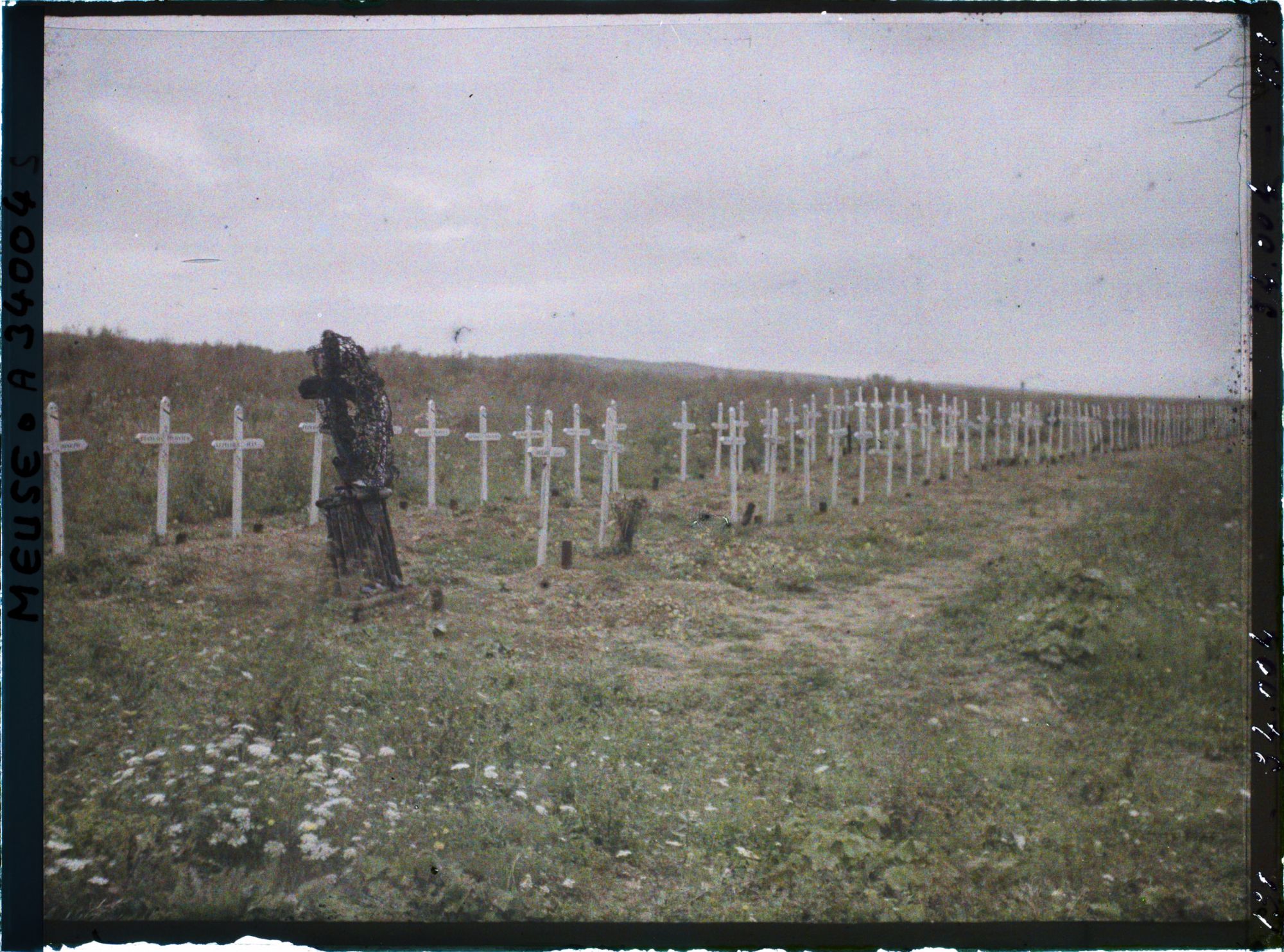 Image représentant France, Douaumont, Le Cimetière de Douaumont  la 1ère tombe est celle du Lt Cl Maneron