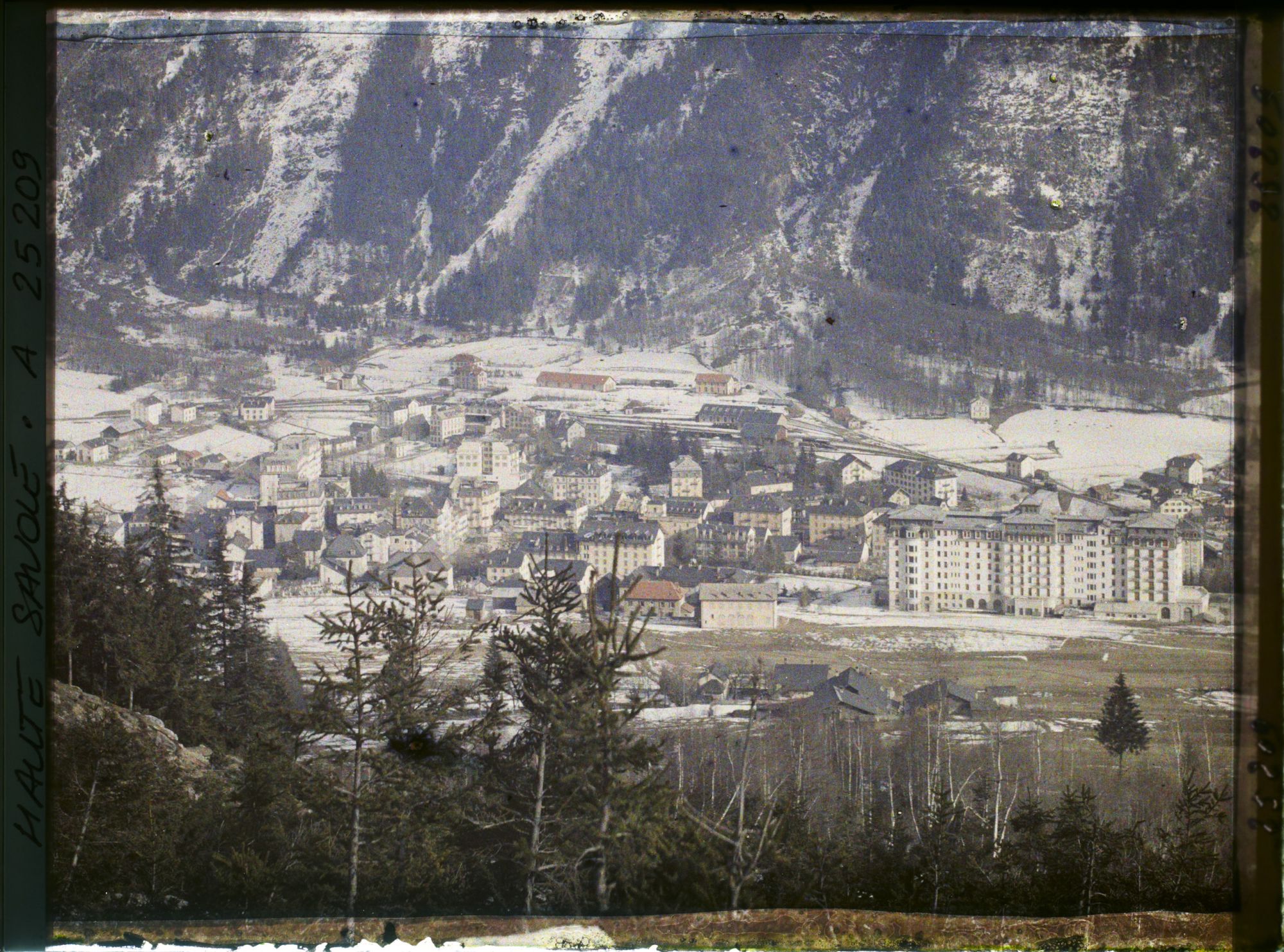 Image représentant France Les Alpes, Chamonix, Panorama du Village de Chamonix