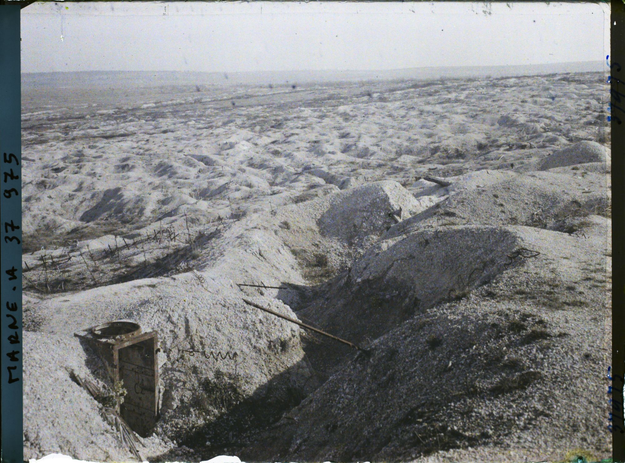 Image représentant France, Mont Cornillet, Aspect du terrain Tranchées et Observatoire