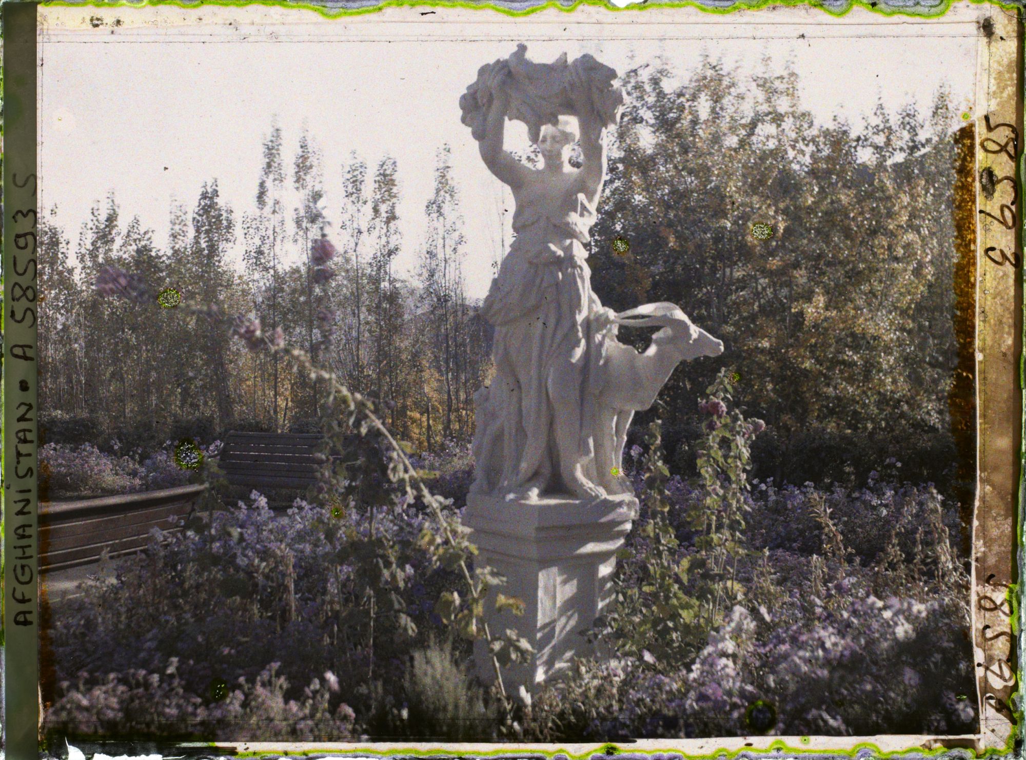 Image représentant Afghanistan, Kaboul, Jardin du Palais du Roi - Autre vue dans le Jardin