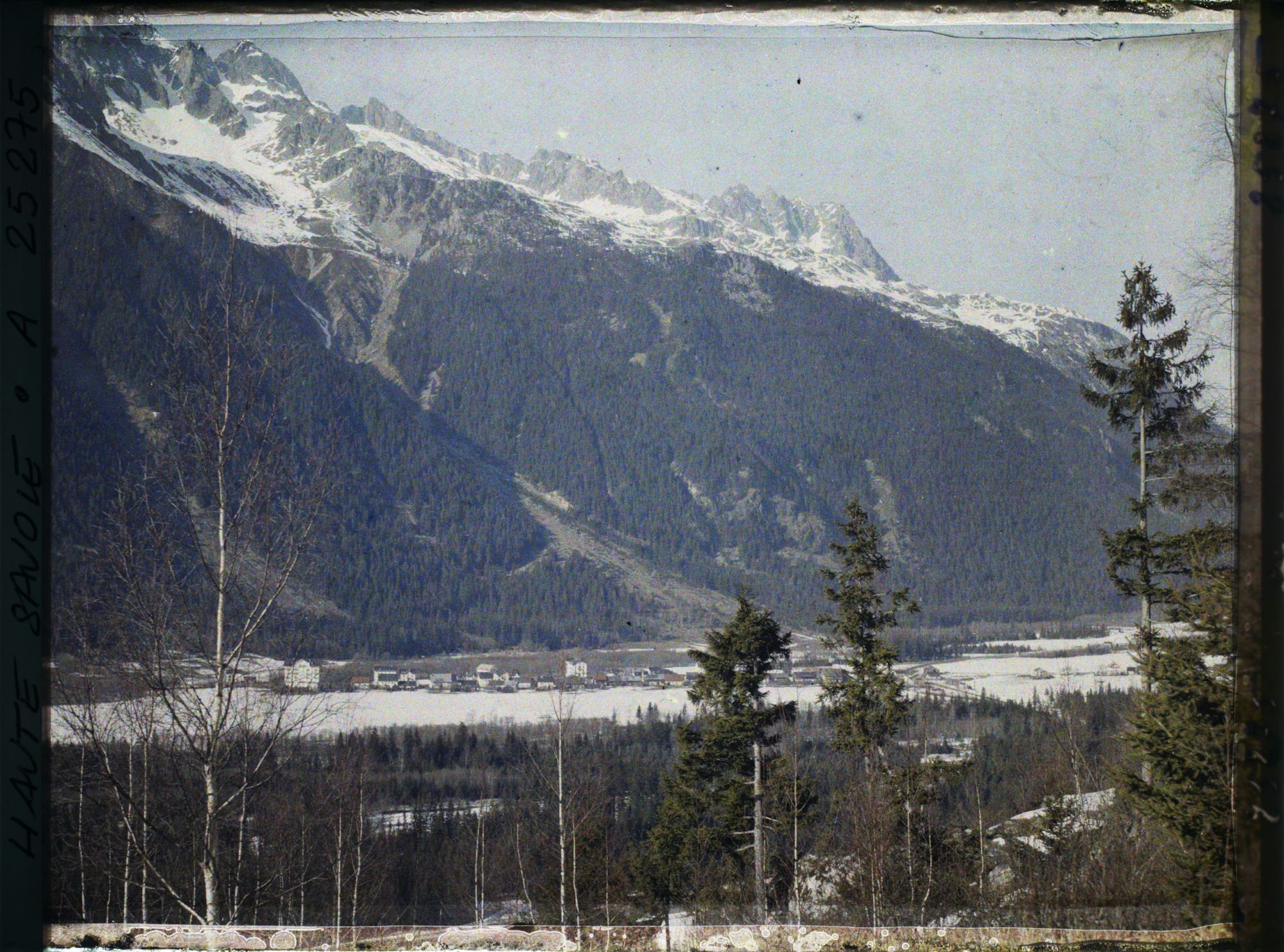 Image représentant Praz, Vallée de Chamonix, Vue Générale du Village des Praz et Chaîne des Aiges Rouges