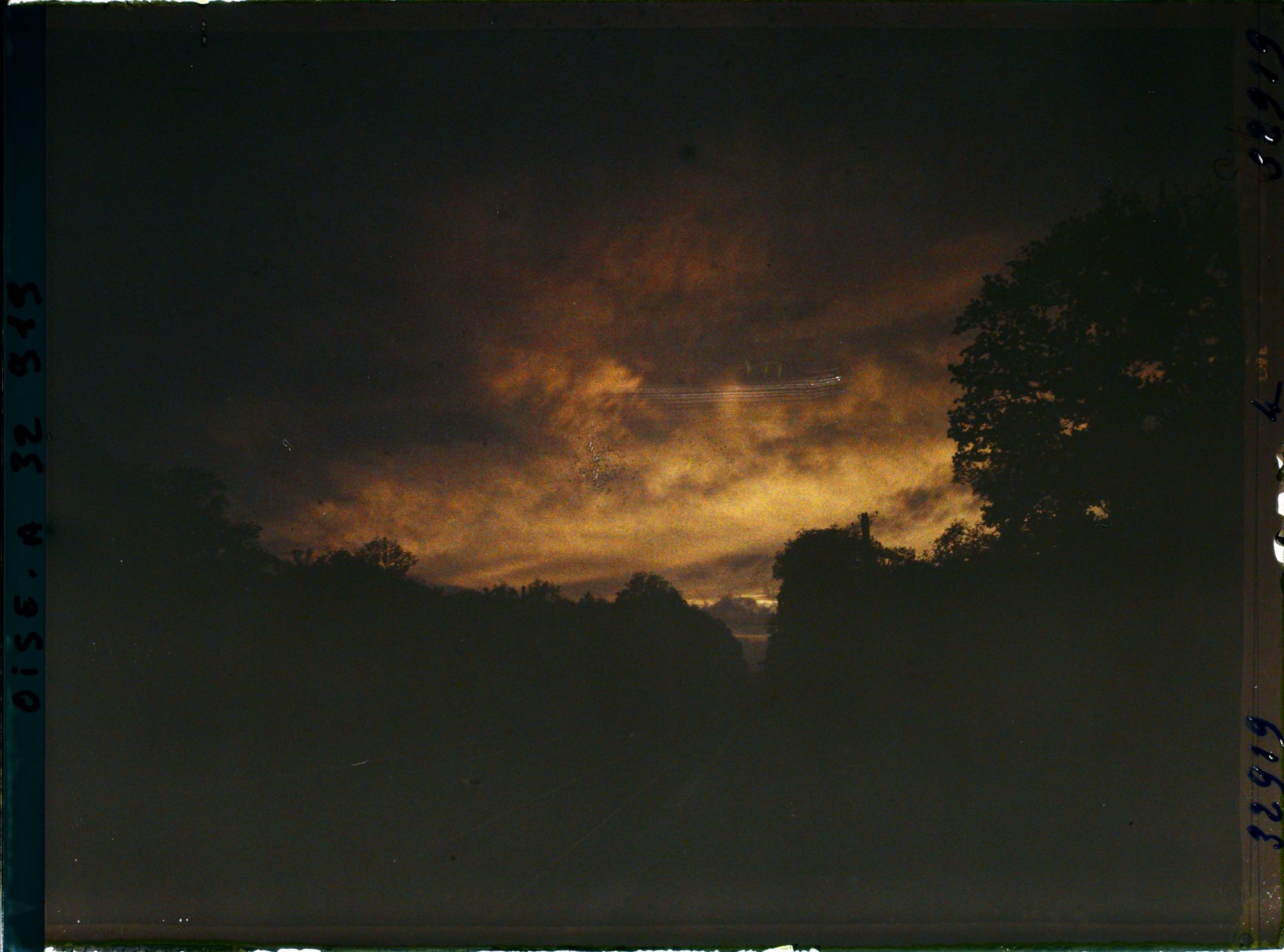 Image représentant France, Forêt de Compiègne, Carrefour de l'Armistice, Rethondes, Coucher de Soleil en forêt