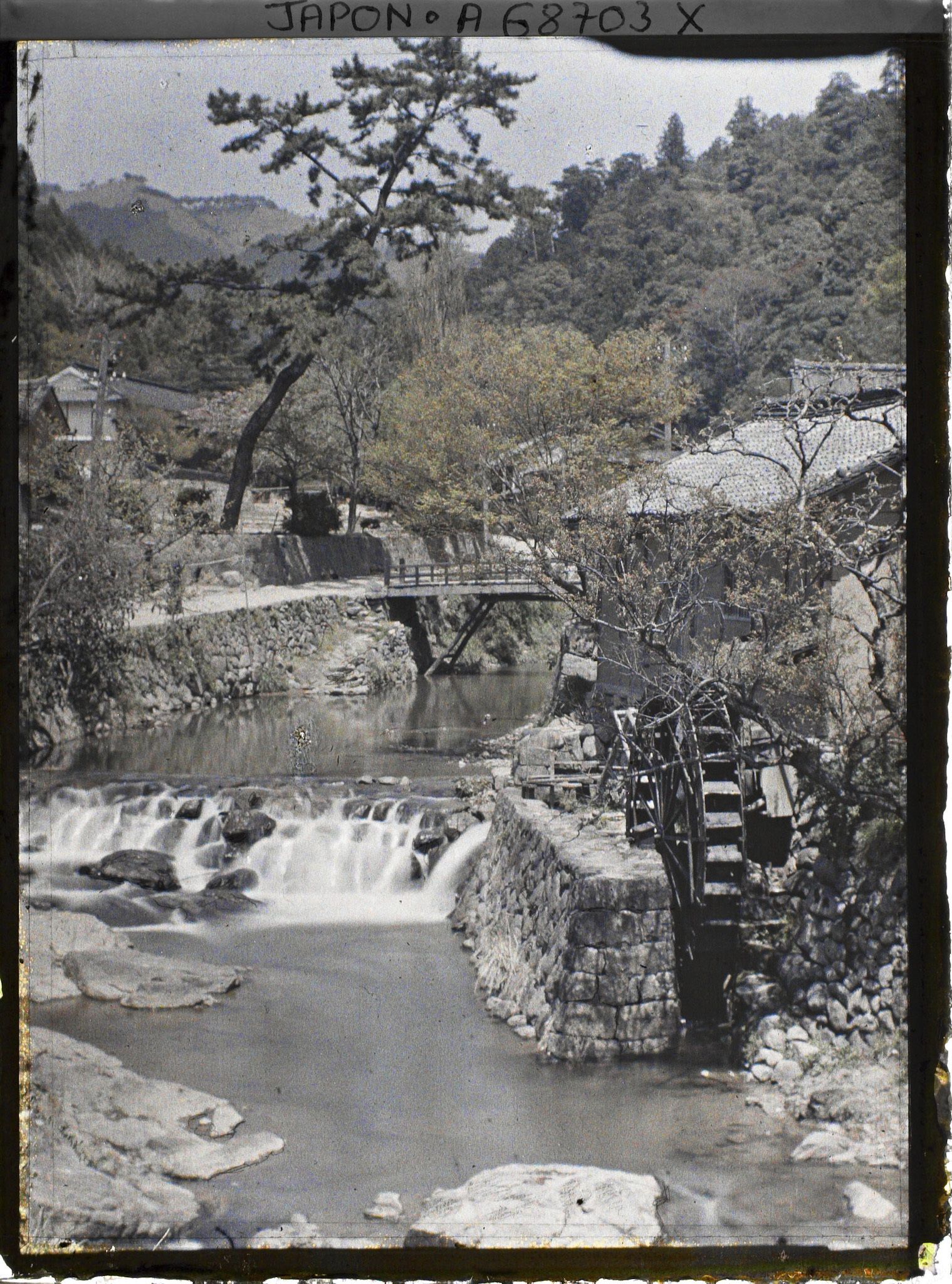 Image représentant Un moulin sur la rivière Yamato (Yamato-gawa)