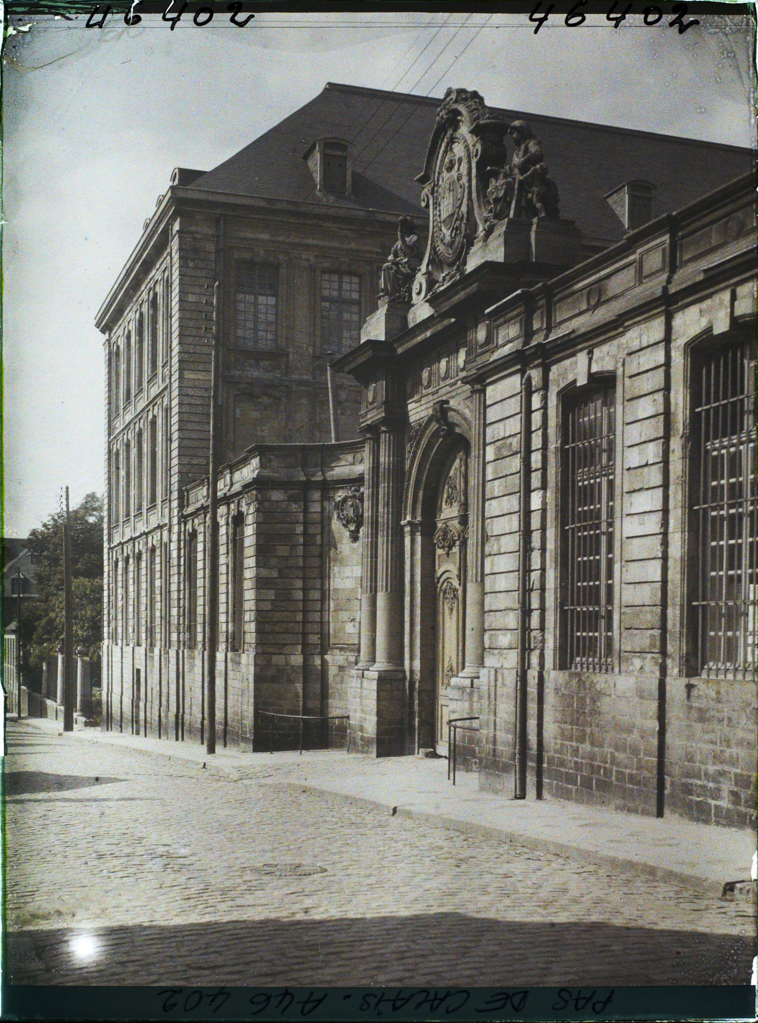 Image représentant France, Arras, Entrée de l'Evêché