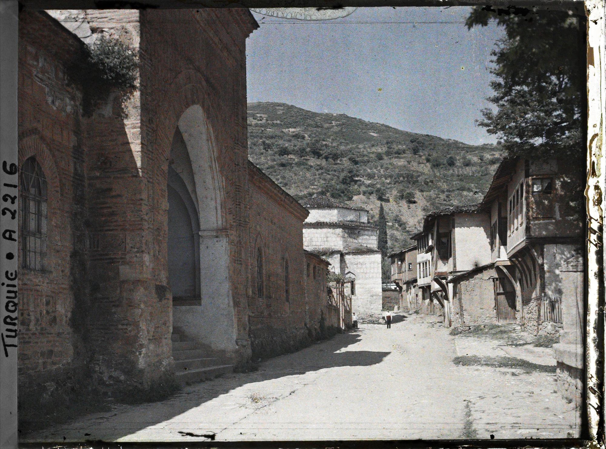 Image représentant Entrée du complexe de la Muradiye Camii (mosquée du sultan Murat II) construite entre 1424-1427