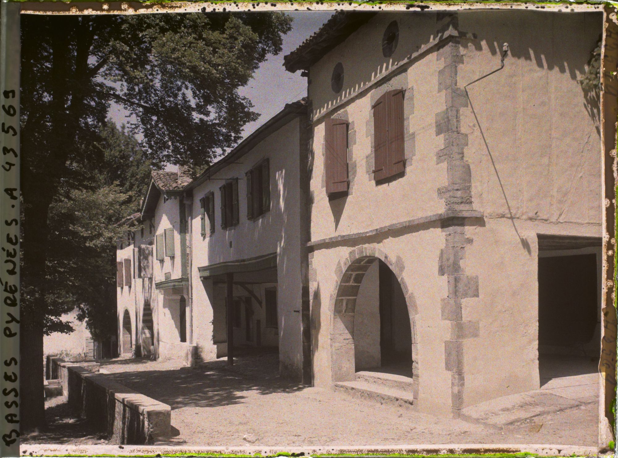 Image représentant France, La Bastide - Clairence, Les Maisons de la place