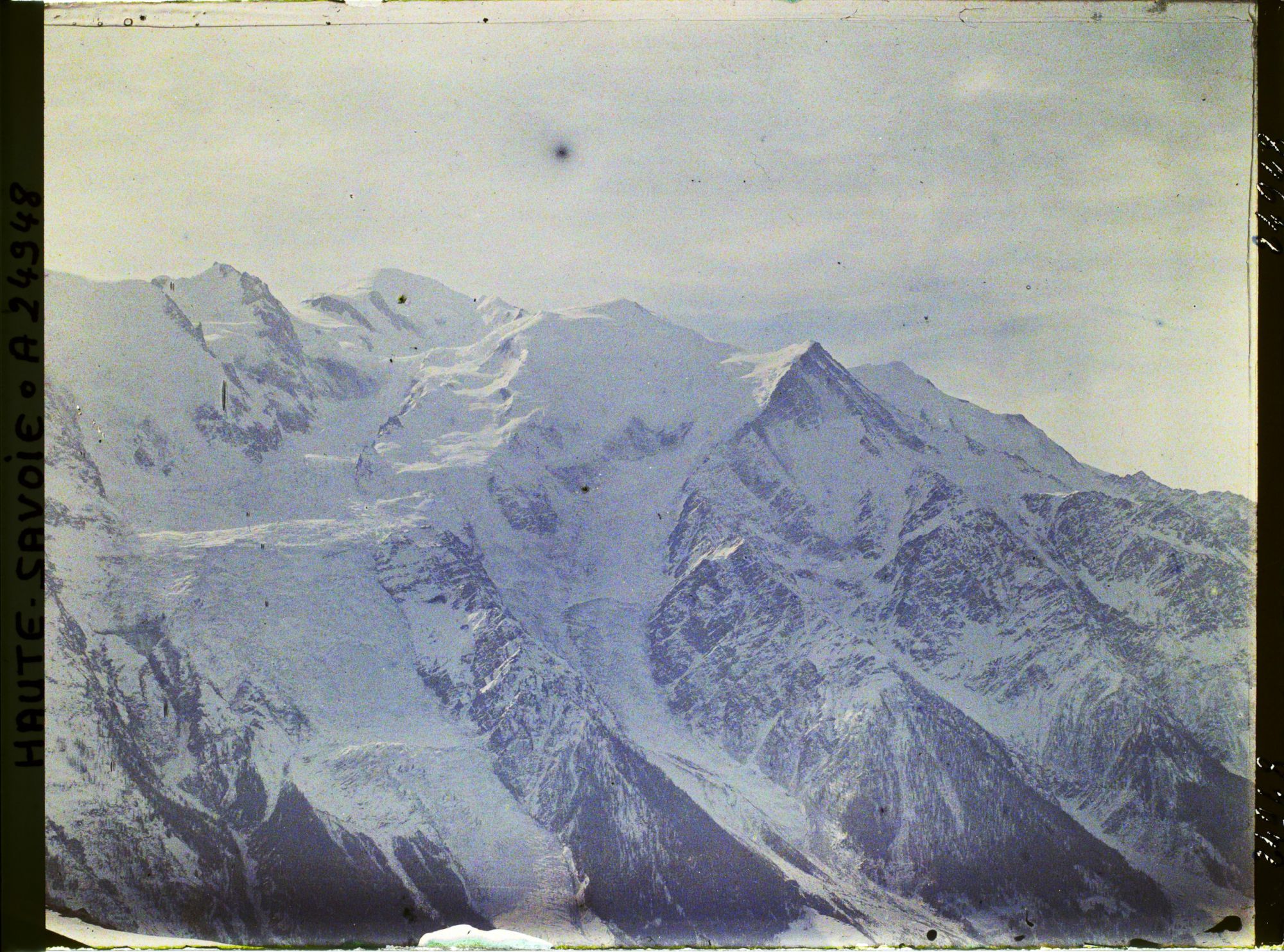 Image représentant Les Alpes, Vue prise de Planpraz  Le mont blanc, aiguille du mont Maudit, le Corridor, les Roches Rouges, le mont Blanc, les Bosses du Dromadaire, le Dôme du Goûter et l'aiguille du Goûter.
