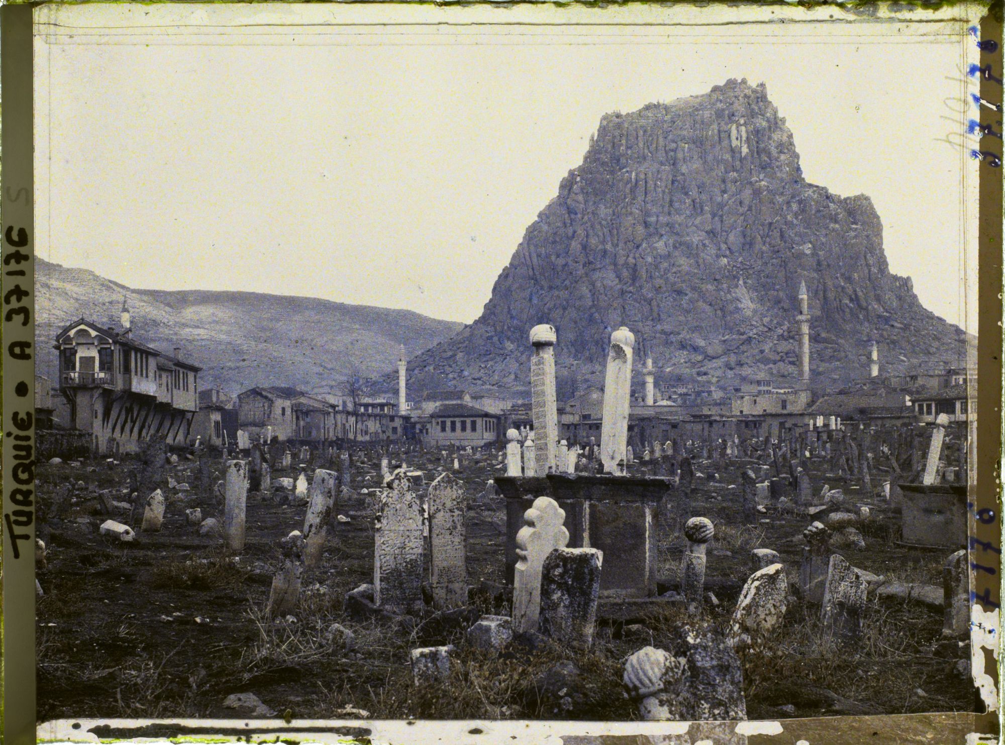 Image représentant Cimetière et rocher de la forteresse noire