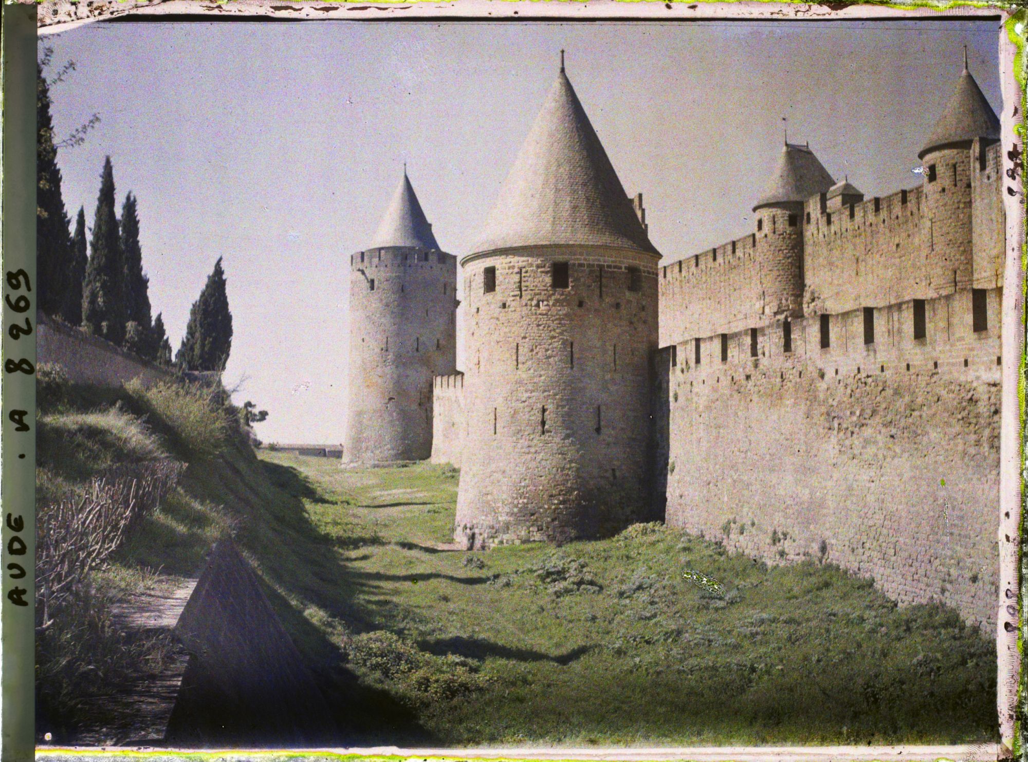 Image représentant L'enceinte de la cité avec les tours de la Vade et de la Peyre