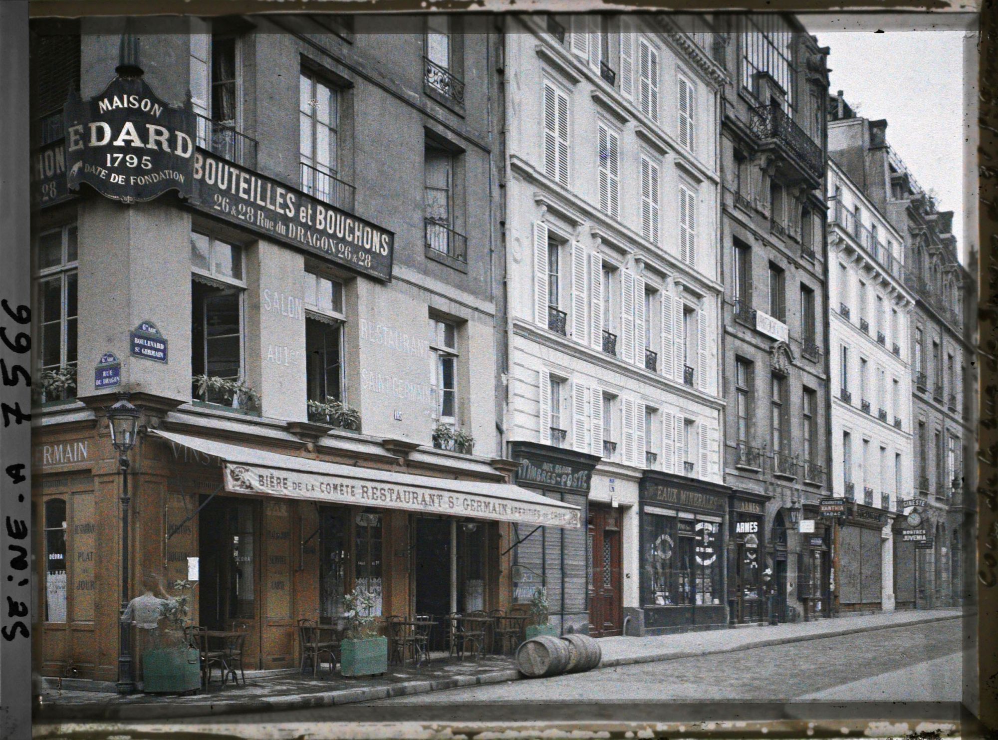 Image représentant L'angle de la rue du Dragon et du boulevard st-Germain