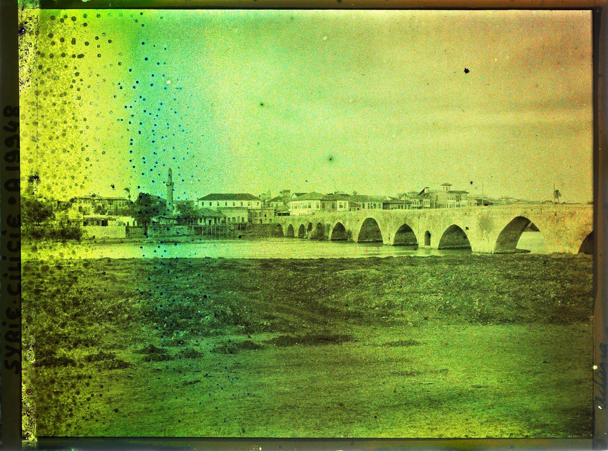 Image représentant Le grand pont, Tasköprü, sur le fleuve Seyhan