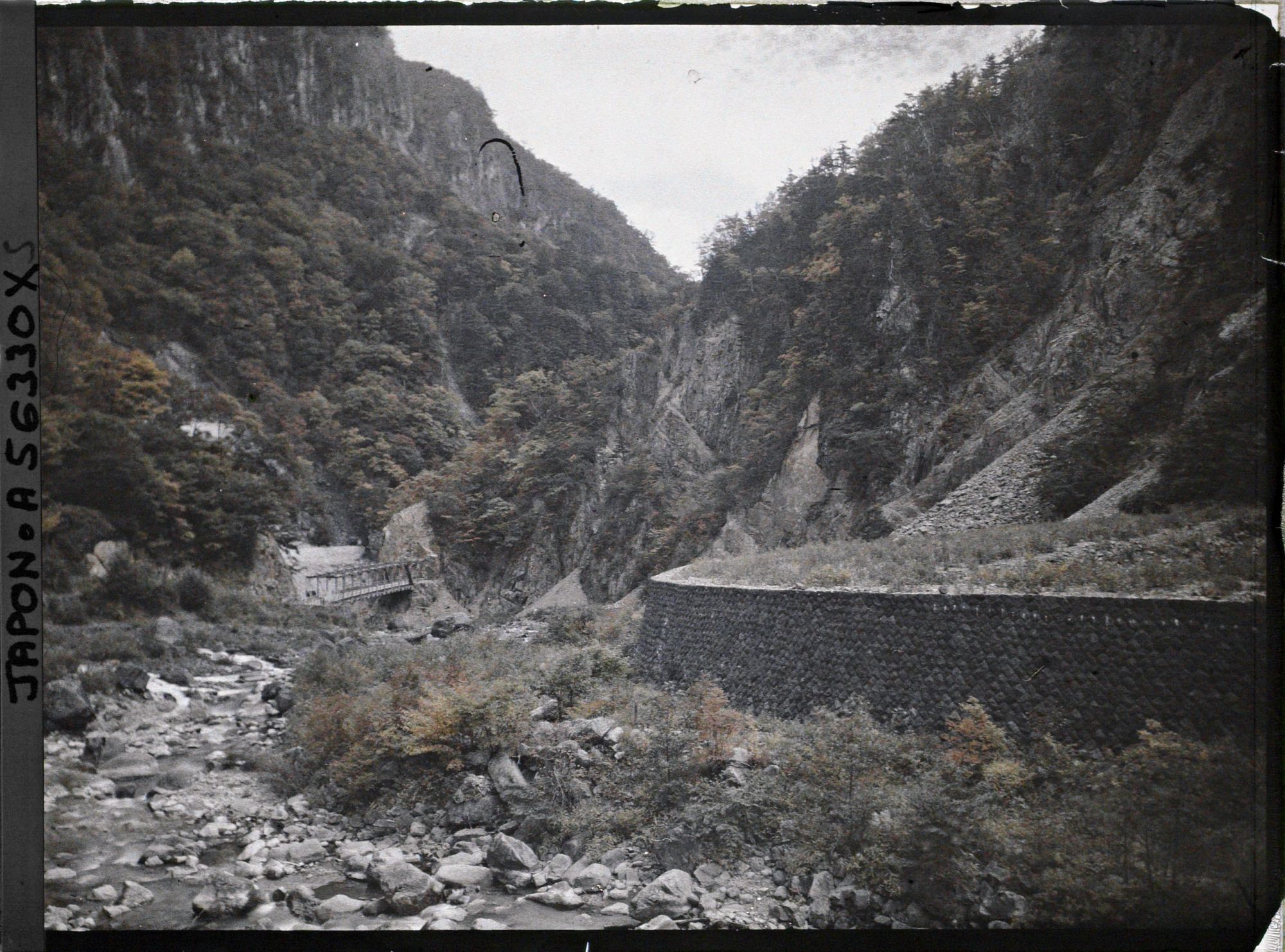 Image représentant La vallée de la Daiyagawa (rivière Daiya) près d'Umagaeshi