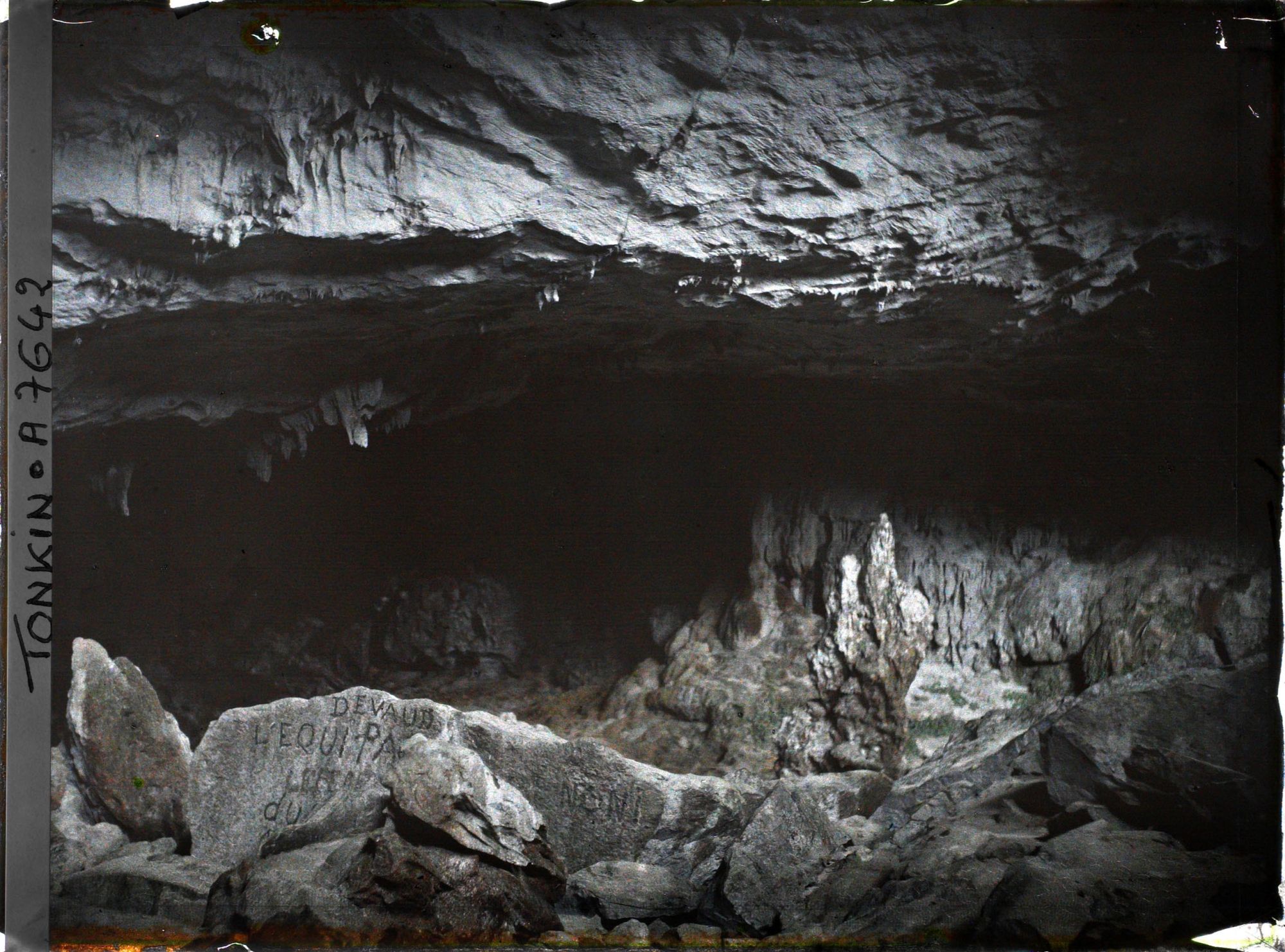 Image représentant L'intérieur de la " Grotte de la Surprise "