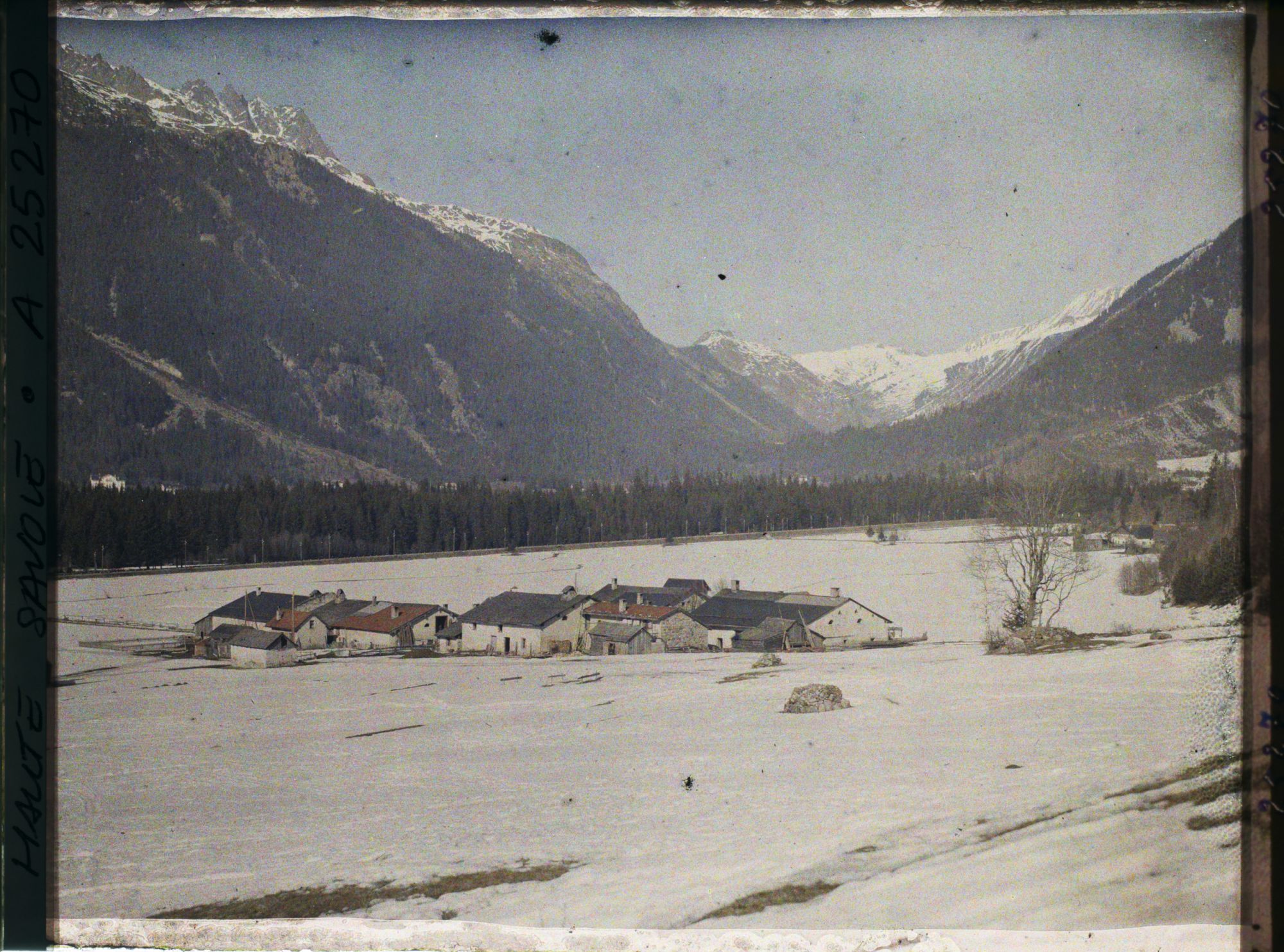 Image représentant Coverays, Vallée de Chamonix, Le Village des Coverays, la Vallée de Chamonix et le Col de Balme