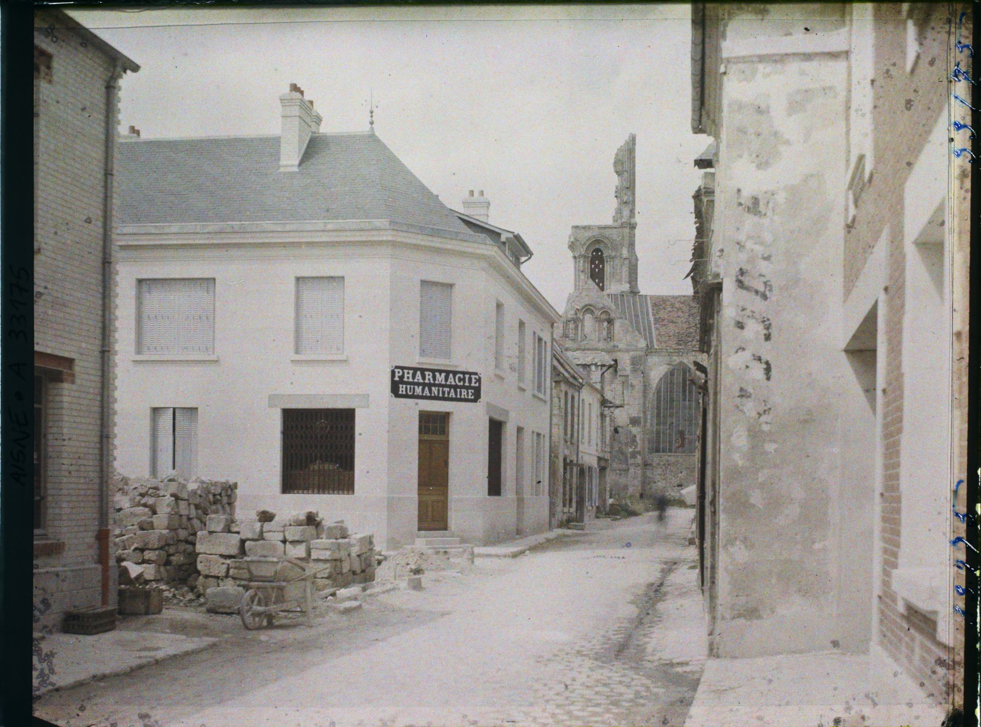 Image représentant France, Vailly- s/Aisne, Rue de Sommecourt et reconstruction