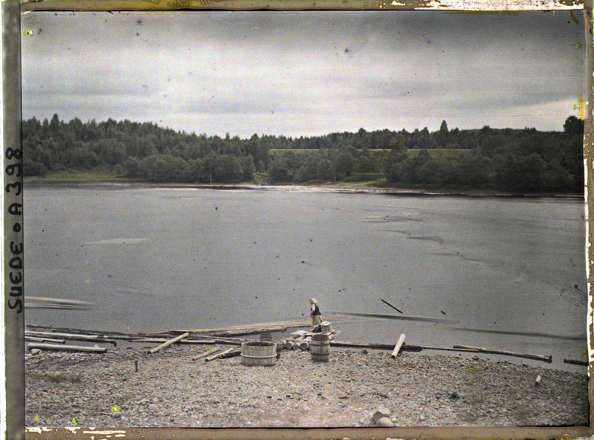 Image représentant Femme nettoyant du linge