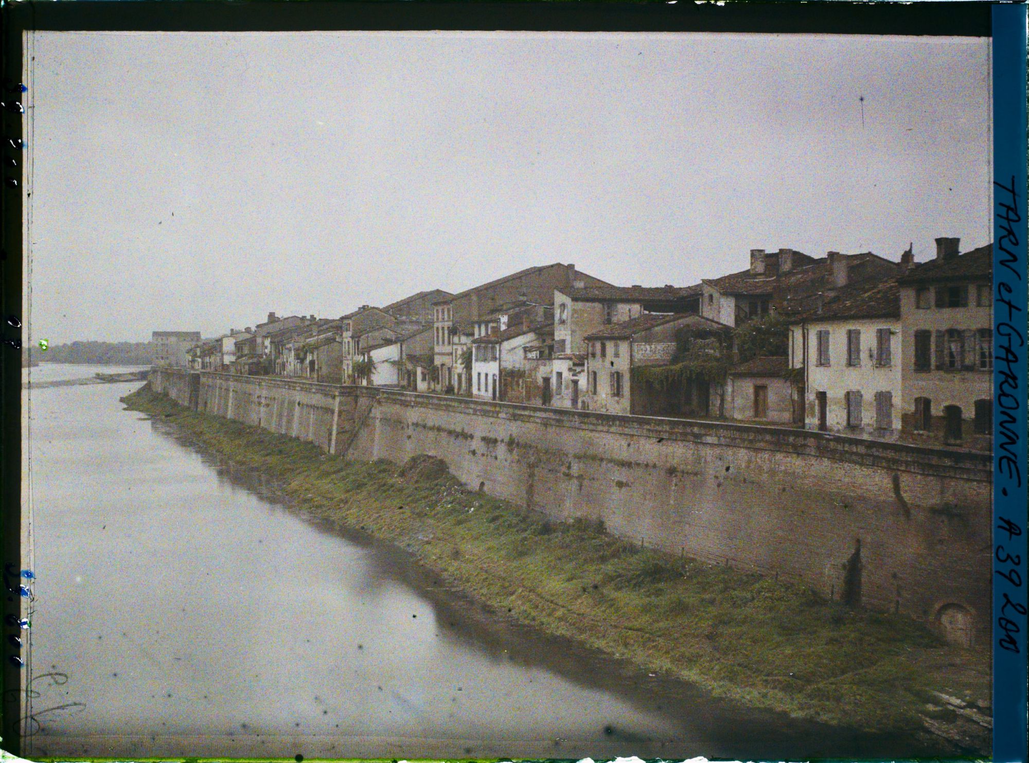 Image représentant De vieilles maisons au bord du Tarn