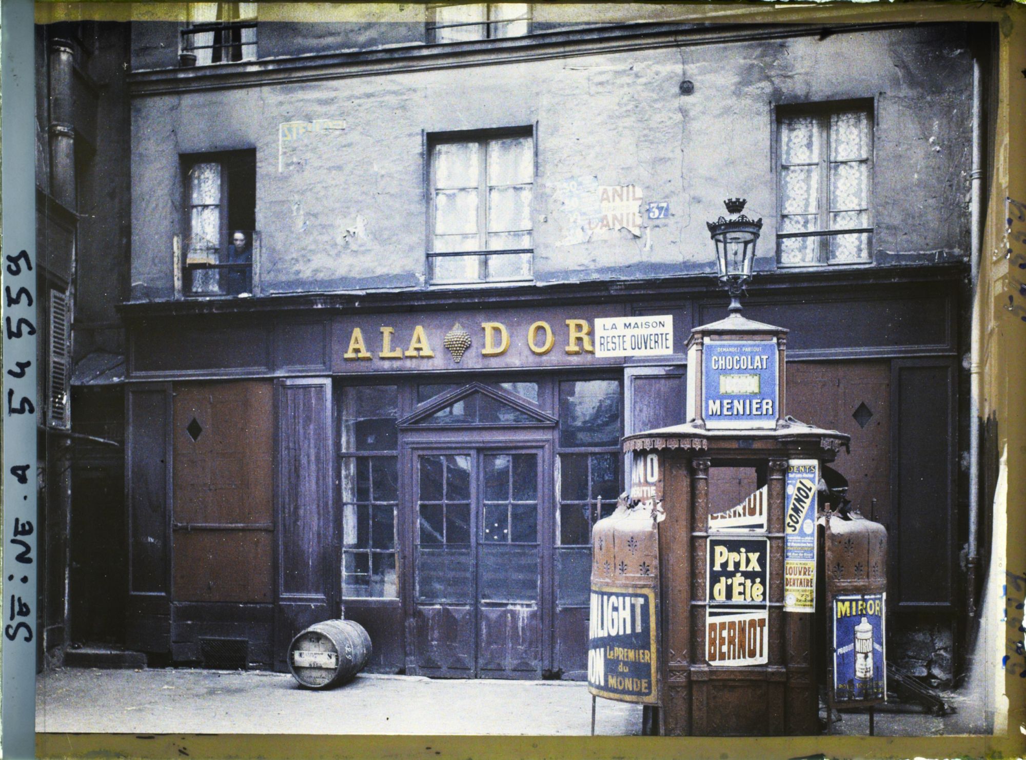Image représentant Enseigne "A la Grappe d'Or" au n° 37 rue des Lombards