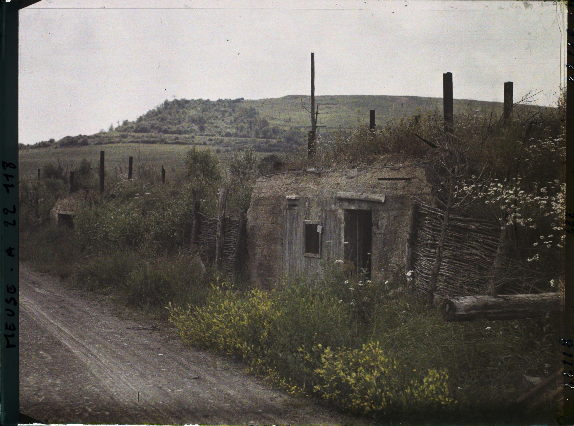 Image représentant France, Montsec, Route de Woniville abris boches au pied de la Butte de Montsec