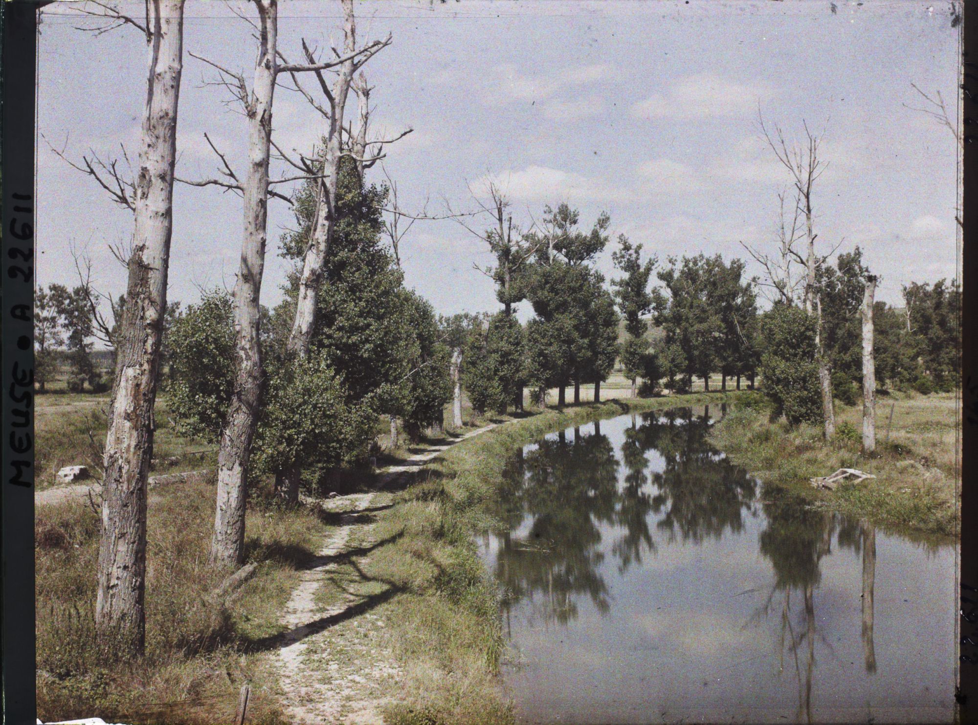 Image représentant France, Vacherauville, Aspect du Canal de l'Est à Vacherauville