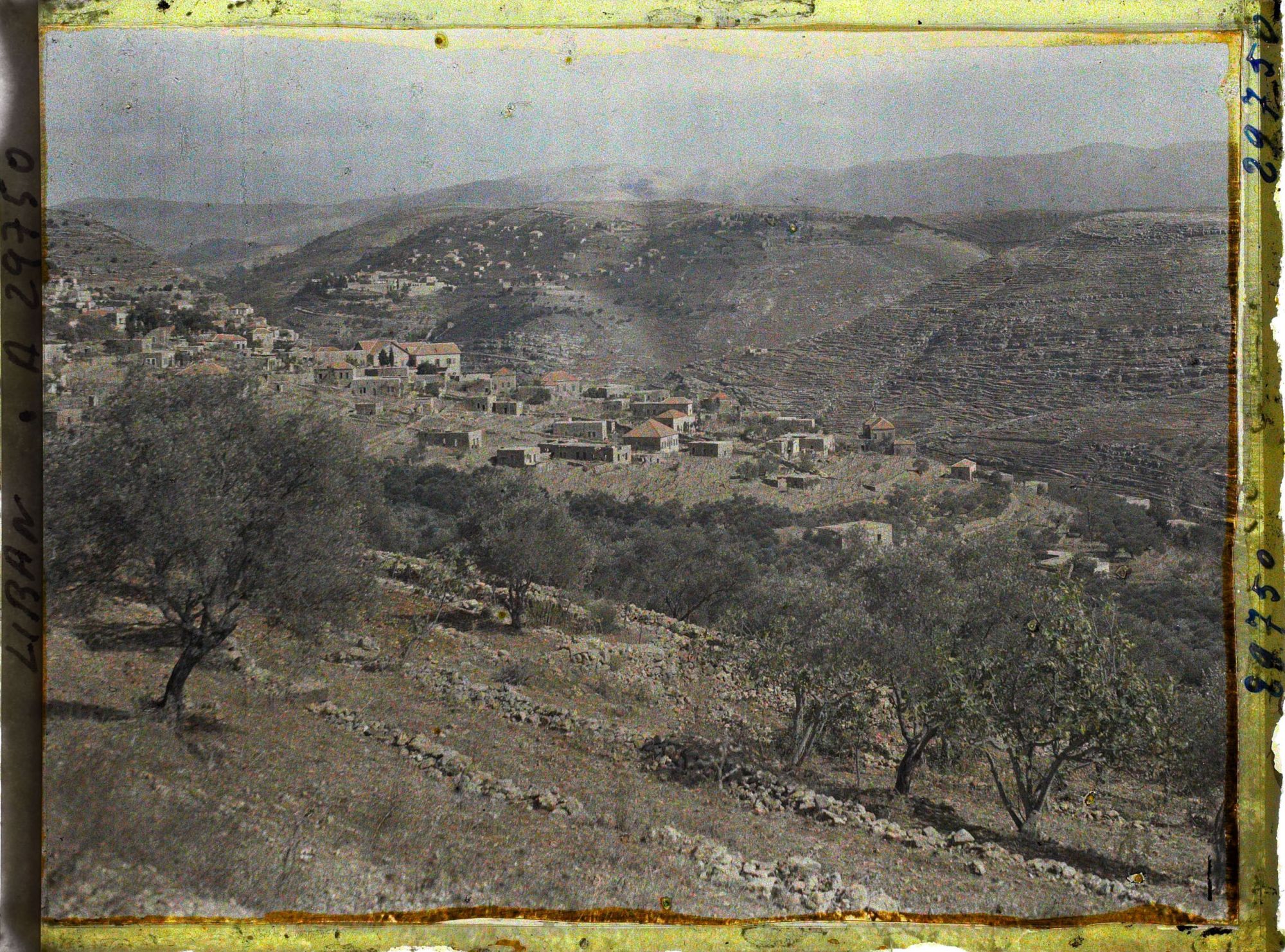 Image représentant Vue vers Deir El-qamar et Beit Ed-dIne