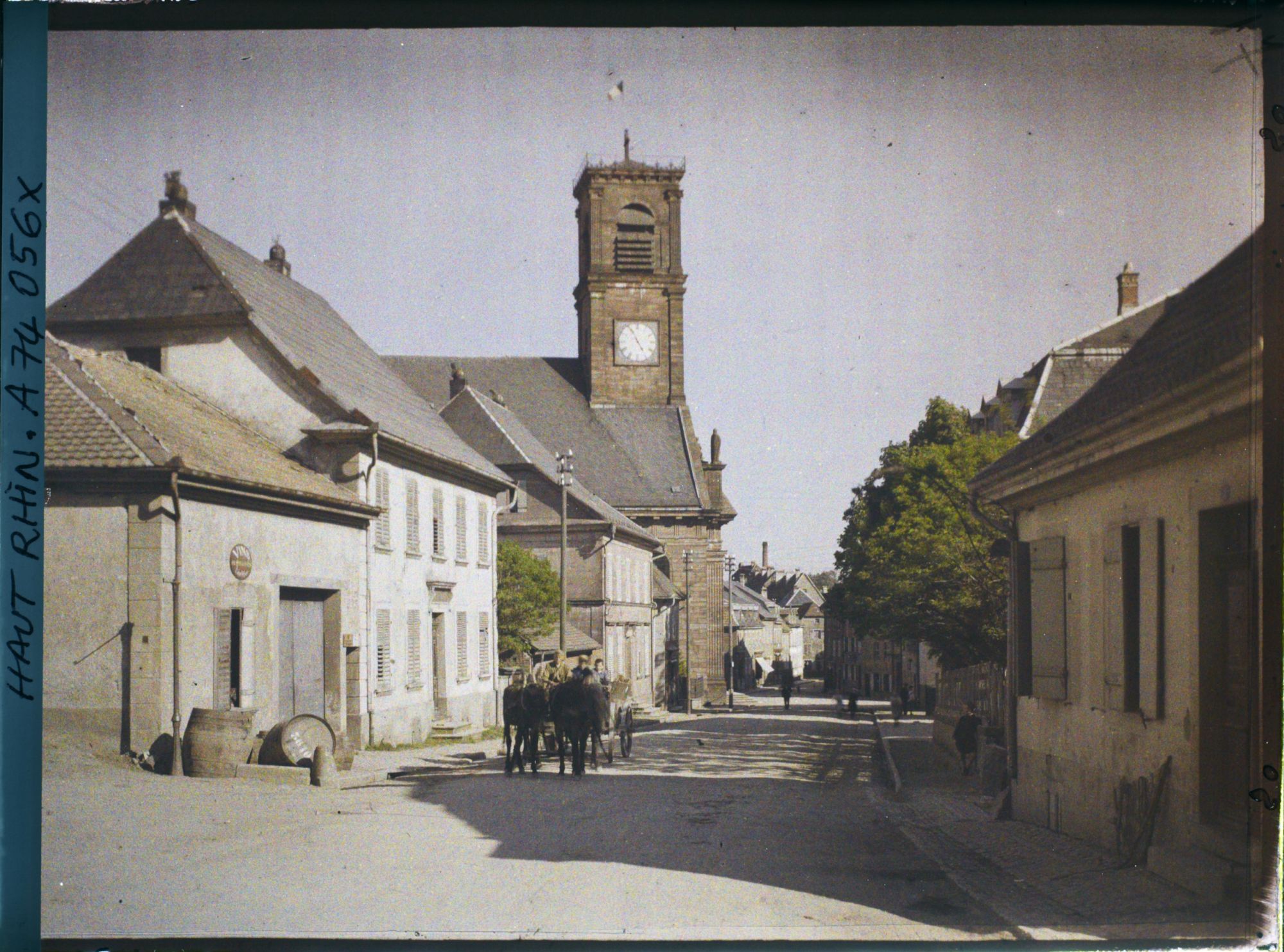 Image représentant Vue de la vallée avec l'église (vue prise en venant du fond de la vallée)